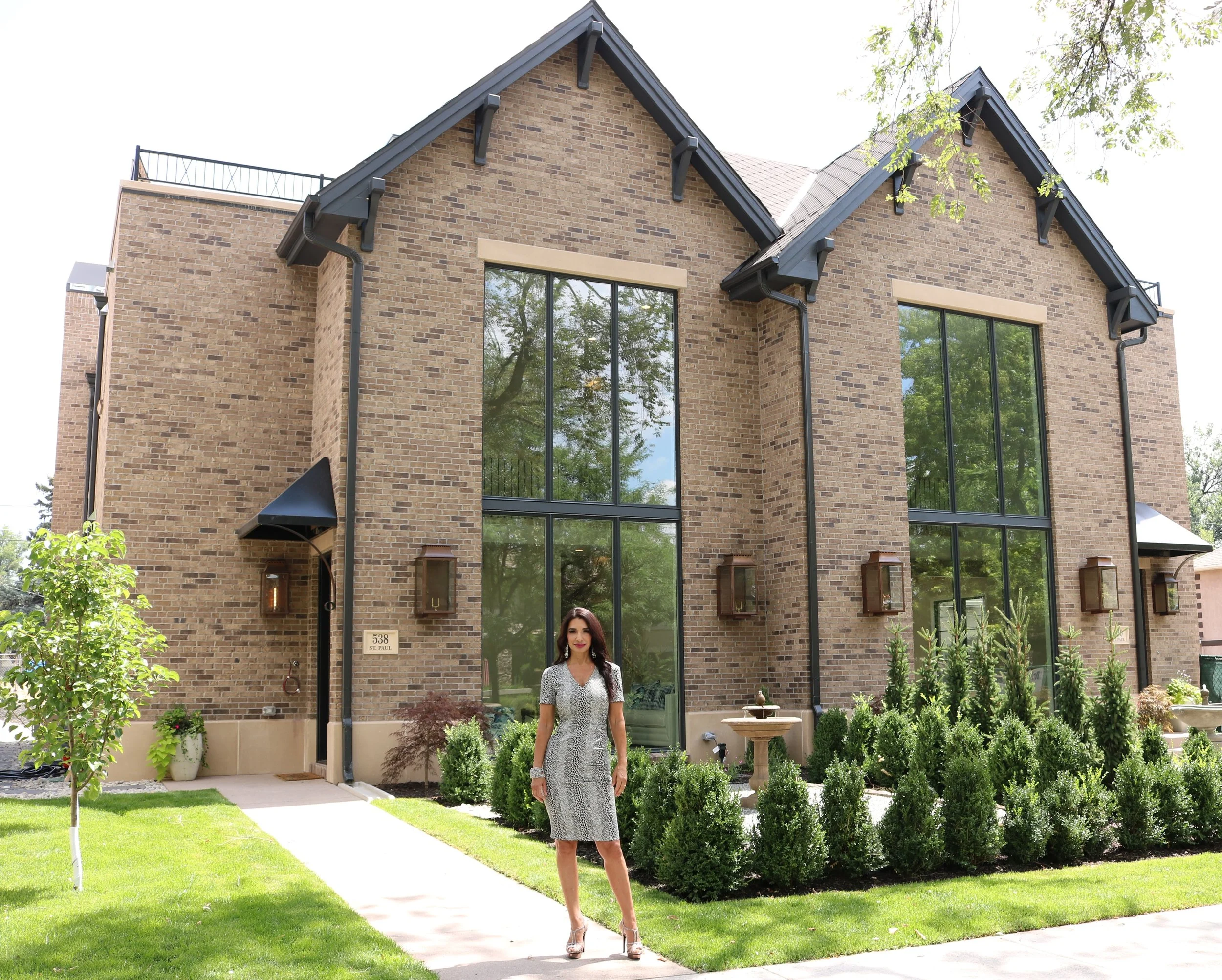 Real Estate Broker Deborah Syke of milehimodern