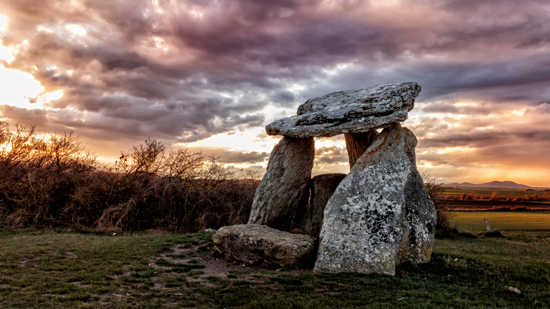 What Are Liminal Spaces and How Witches Work with Them — Golden Web ...