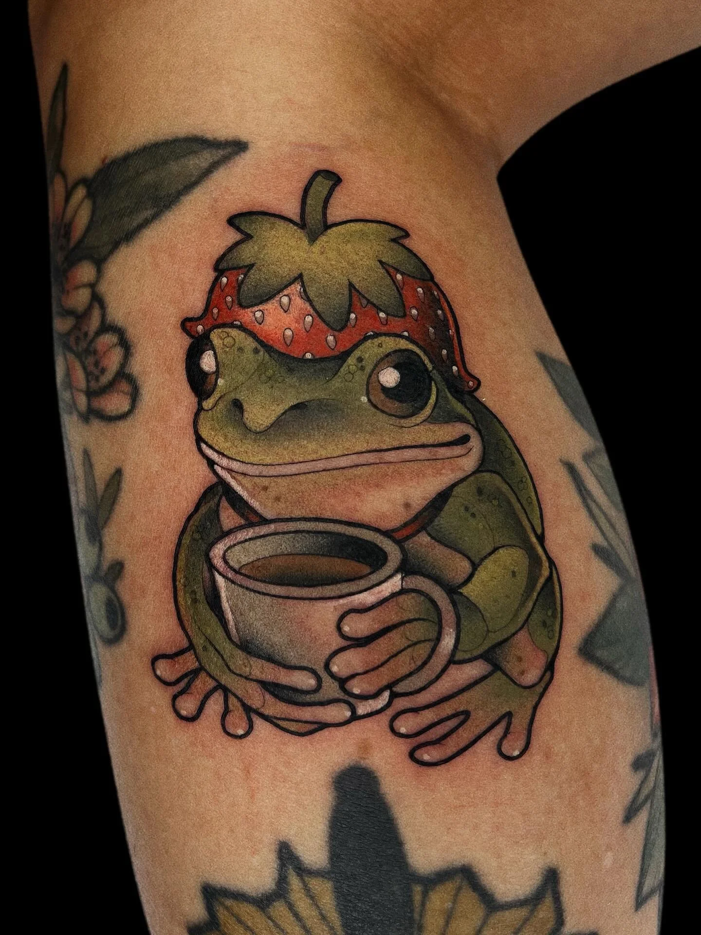 y&rsquo;all mind watching these little guys for a minute? okay thanks you&rsquo;re the best- ✨🏃🏼&zwj;♀️&zwj;➡️
✸
a little dumpy of some cuties I&rsquo;ve tattooed recently- and tattoos of course 💅🏼 my clients are the best! 
✸
#neo #neotrad #neoro