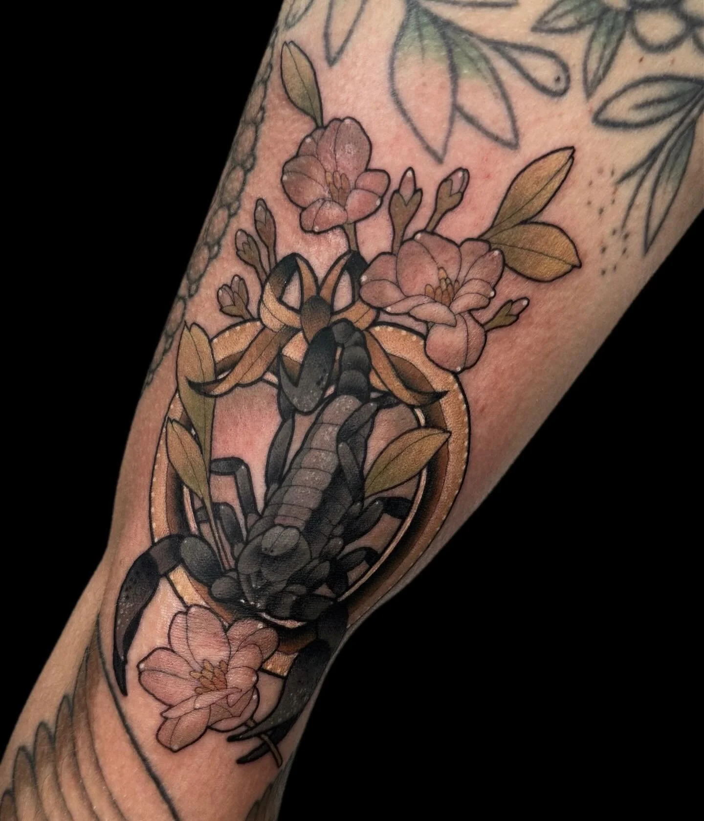 Valentine&rsquo;s Day is coming up&hellip; 🦂 (from your fellow Scorpio) 
✸
Thank you Taylor (a fellow scorpio sister) for always trusting me and allowing me to work on this project with you ✨ 
✸
#patchwork #patchworksleeve #neo #neotrad #neotraditio