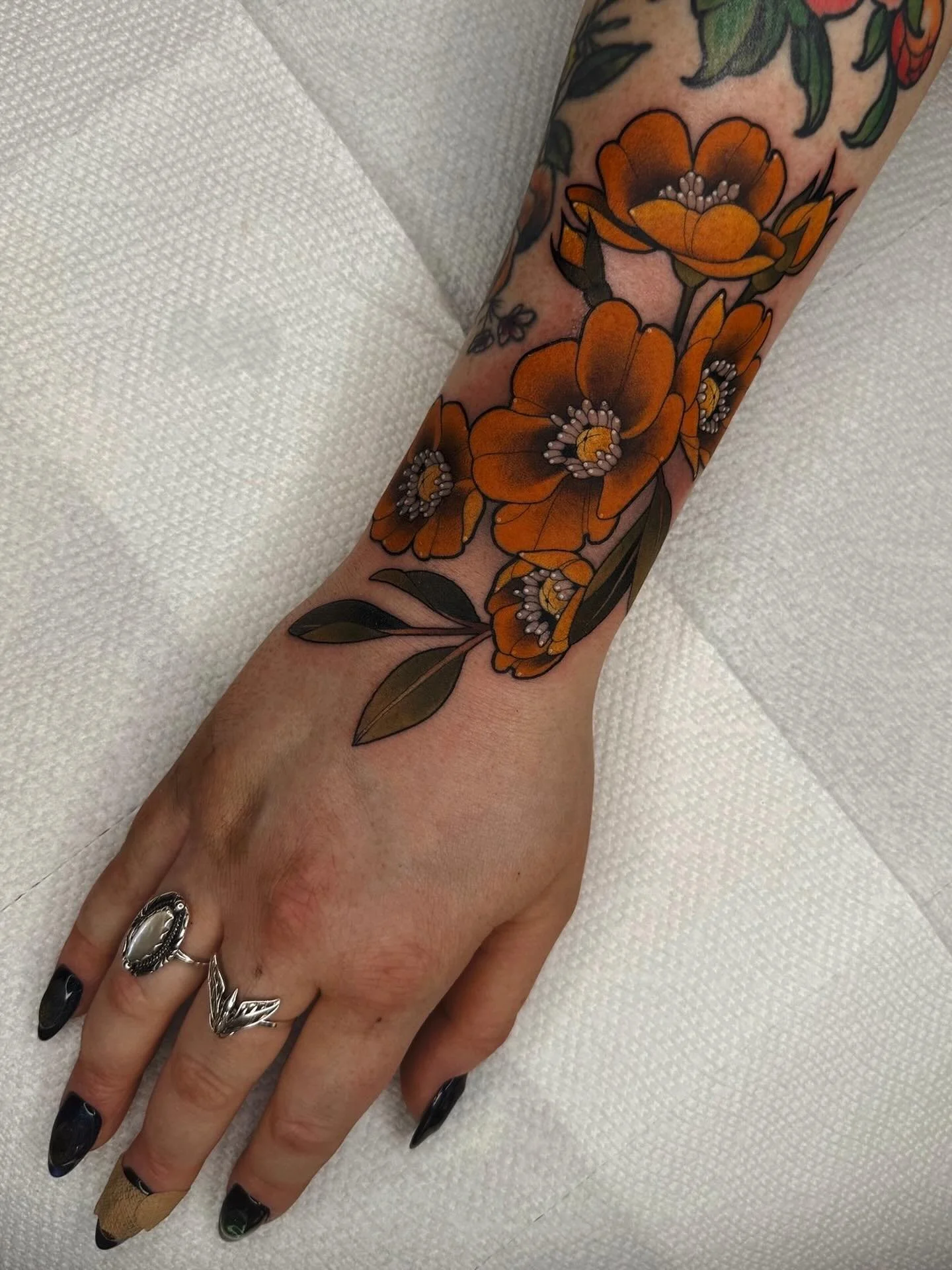 Tattooers- what&rsquo;s one tattoo rule you never hesitate to break? For me- it&rsquo;s doing hand tats no matter how &ldquo;collected&rdquo; my clients are 🤌🏻 
✸
Thank you Bethany for the trust 🤲🏻
✸
#wildrose #spring2026 #neotrad #handtattoo #ta