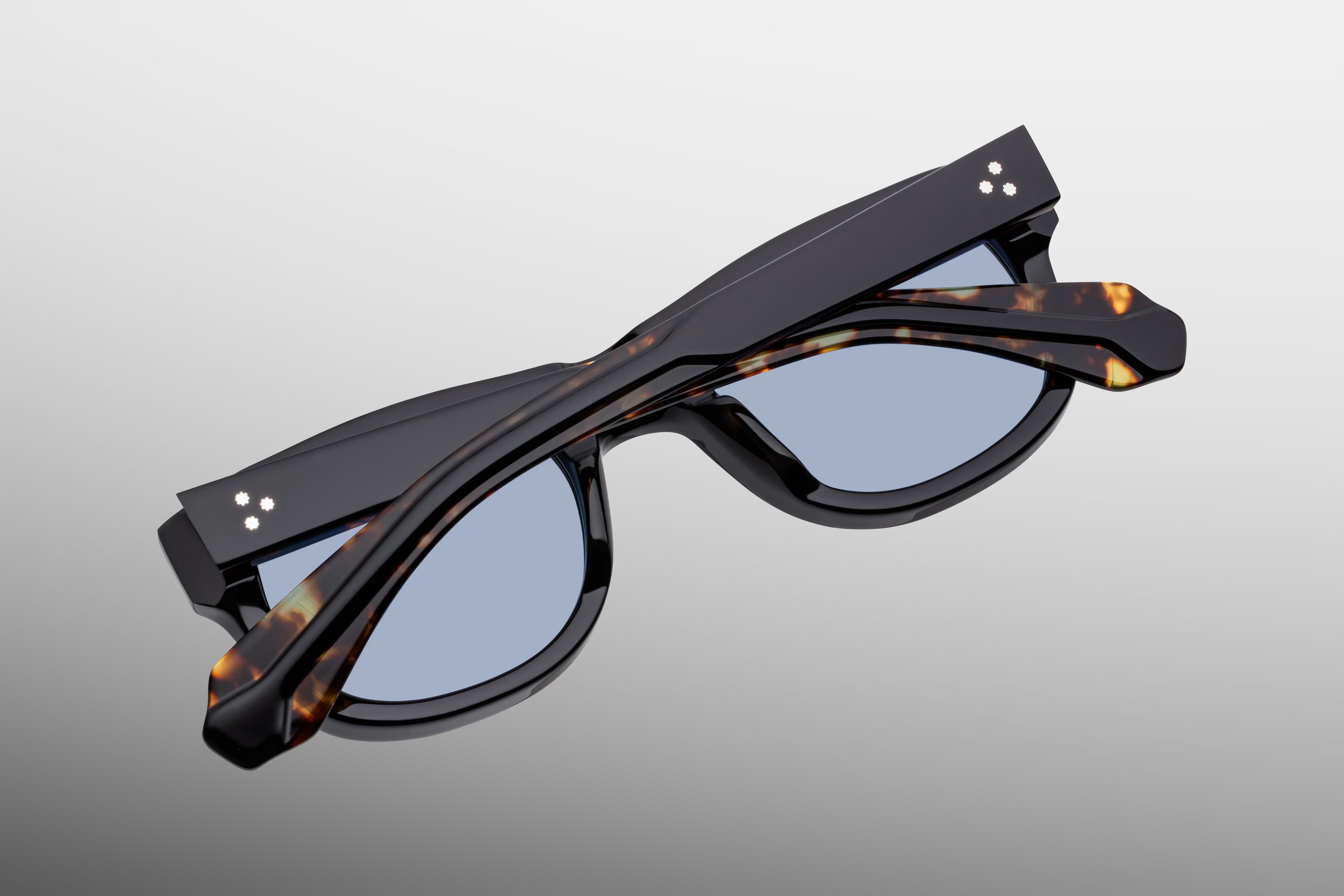 Amilcar_Noir_Detail-2_Cropped_5377x3585_ikxuah.jpeg