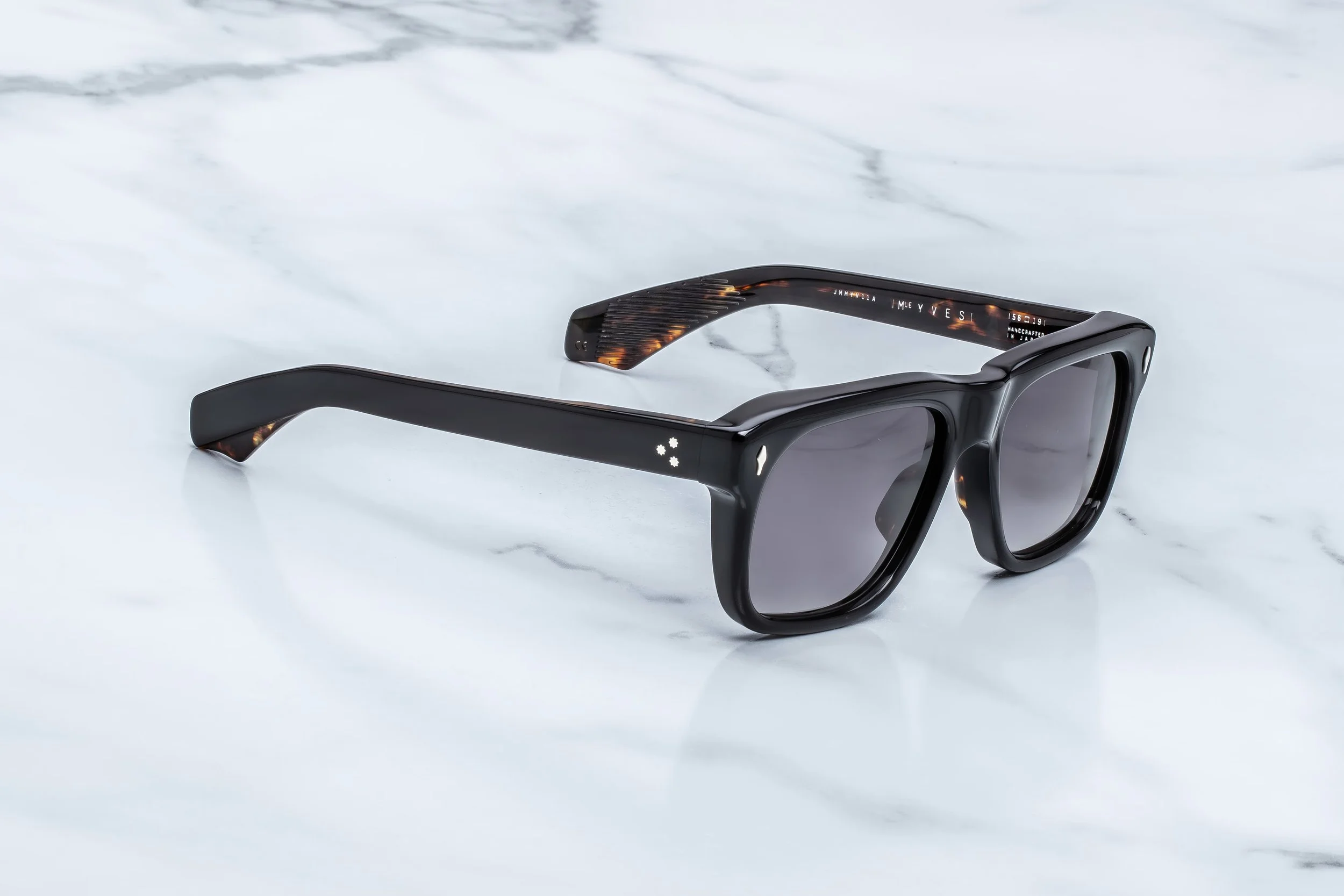 Yves_Noir11_3-4_Cropped_5377x3585_k3ven7.jpeg