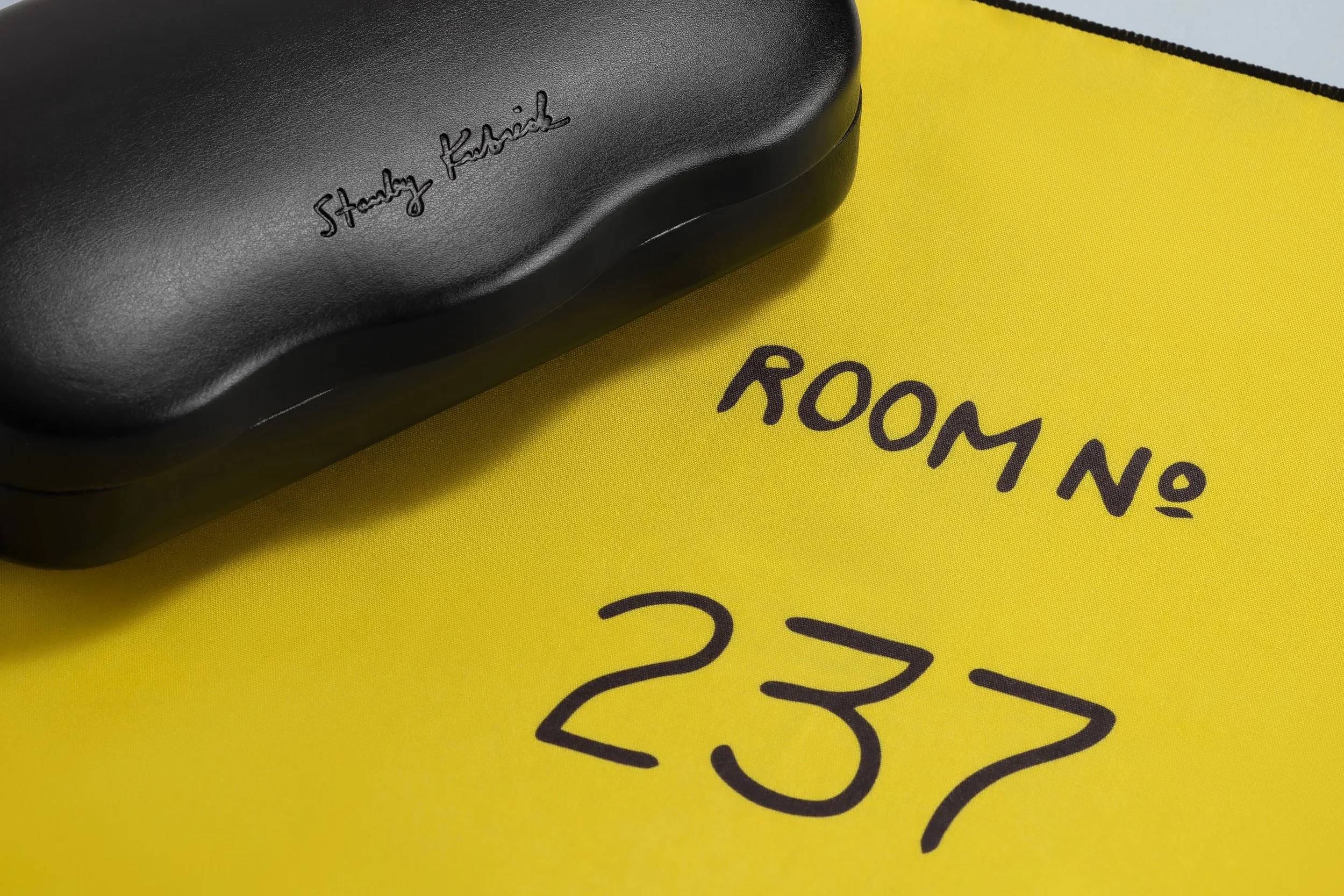 The_Shining_Packaging_Kubrick_Detail-10_Cropped__5377x3585_nziegm.jpg