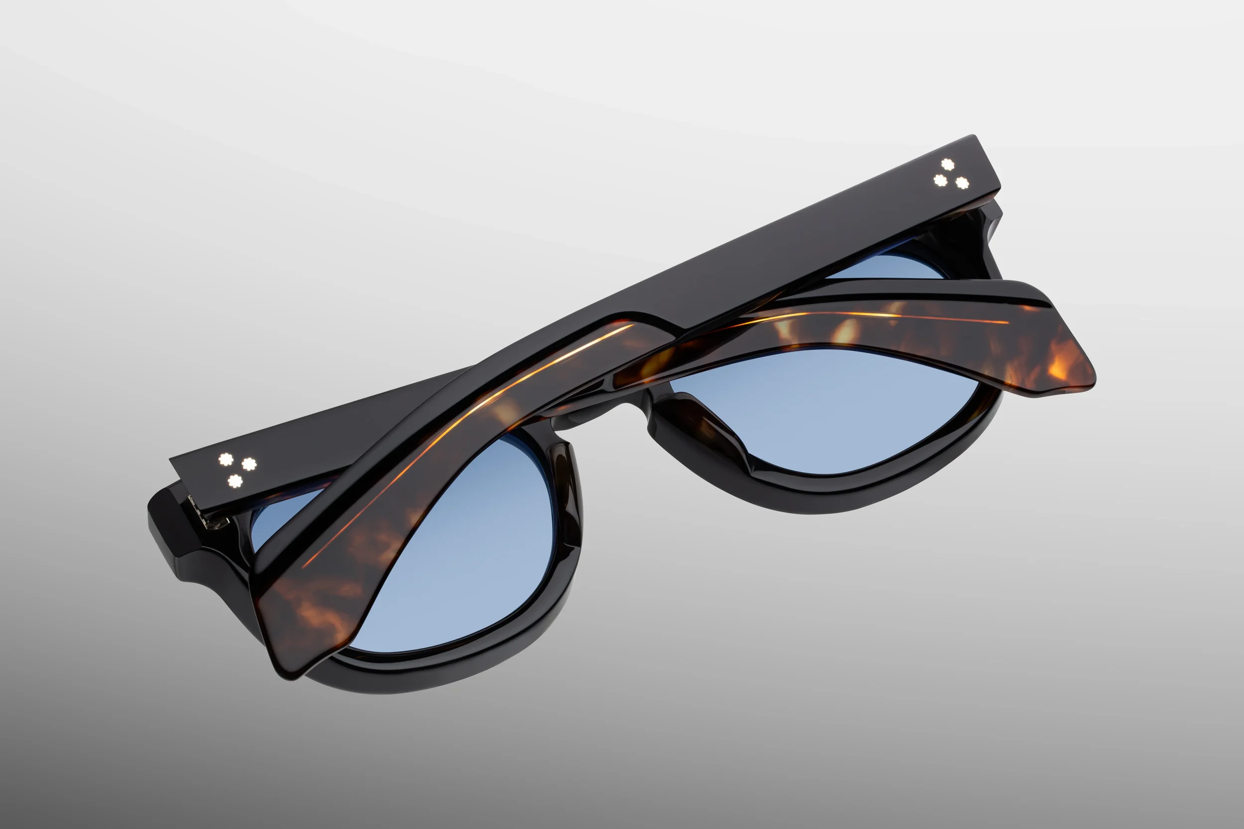 Pepper_10Y_Noir_Detail-2_Cropped_5377x3585_xkz4rx.webp