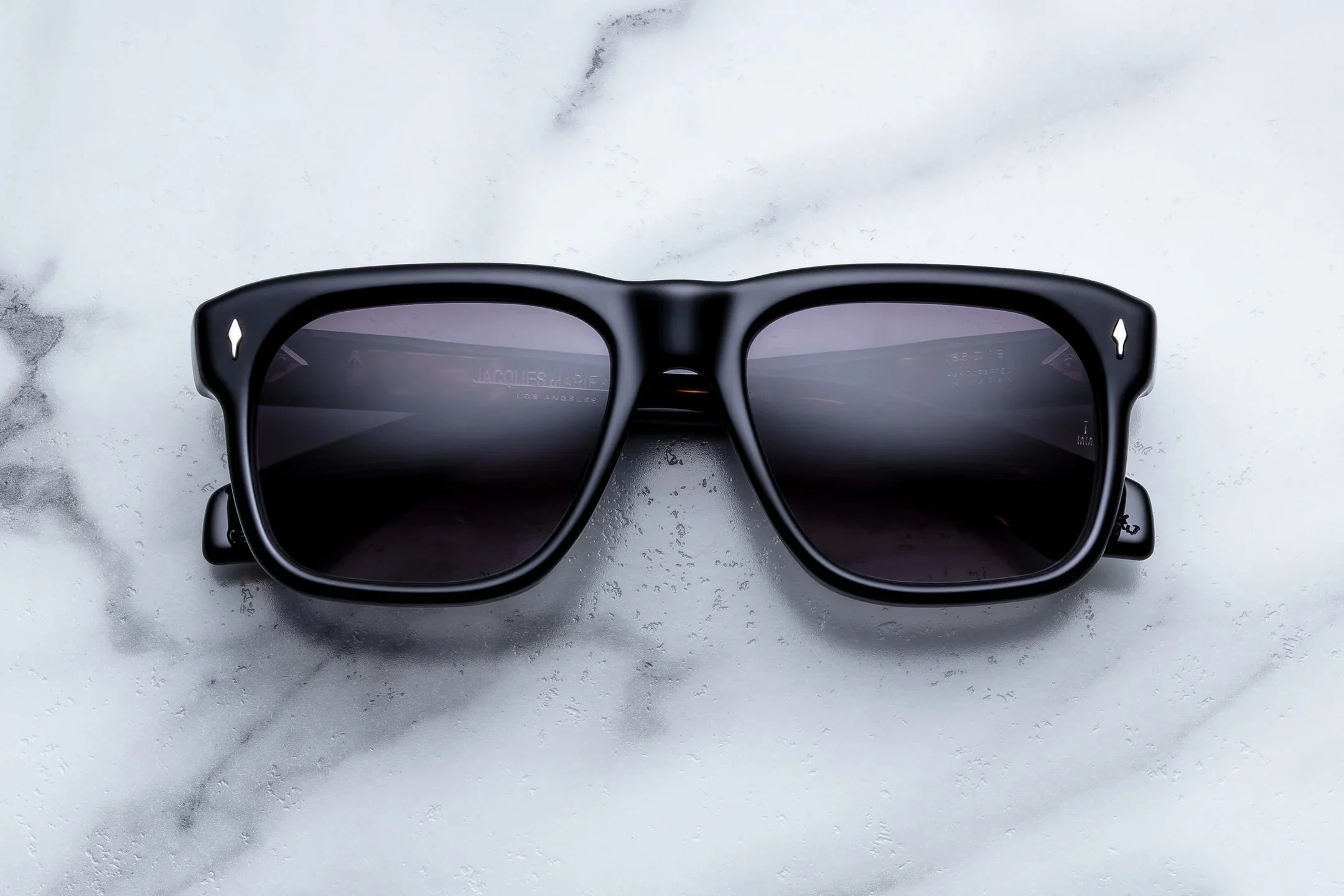 Yves_Noir11_Front_Cropped_5377x3585_uhkdrf.jpeg