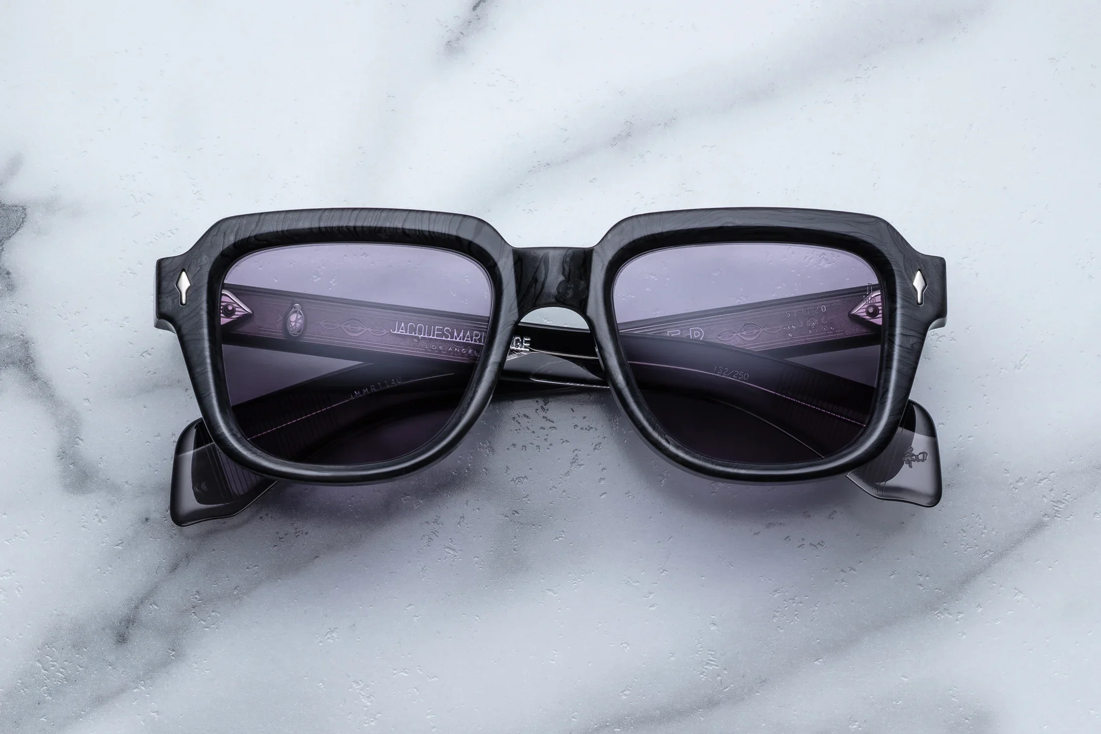 Taos_Ebony_v2_Front_Cropped_5377x3585_e2d09ec5-4135-4596-932b-64b645da4f30.jpg.webp