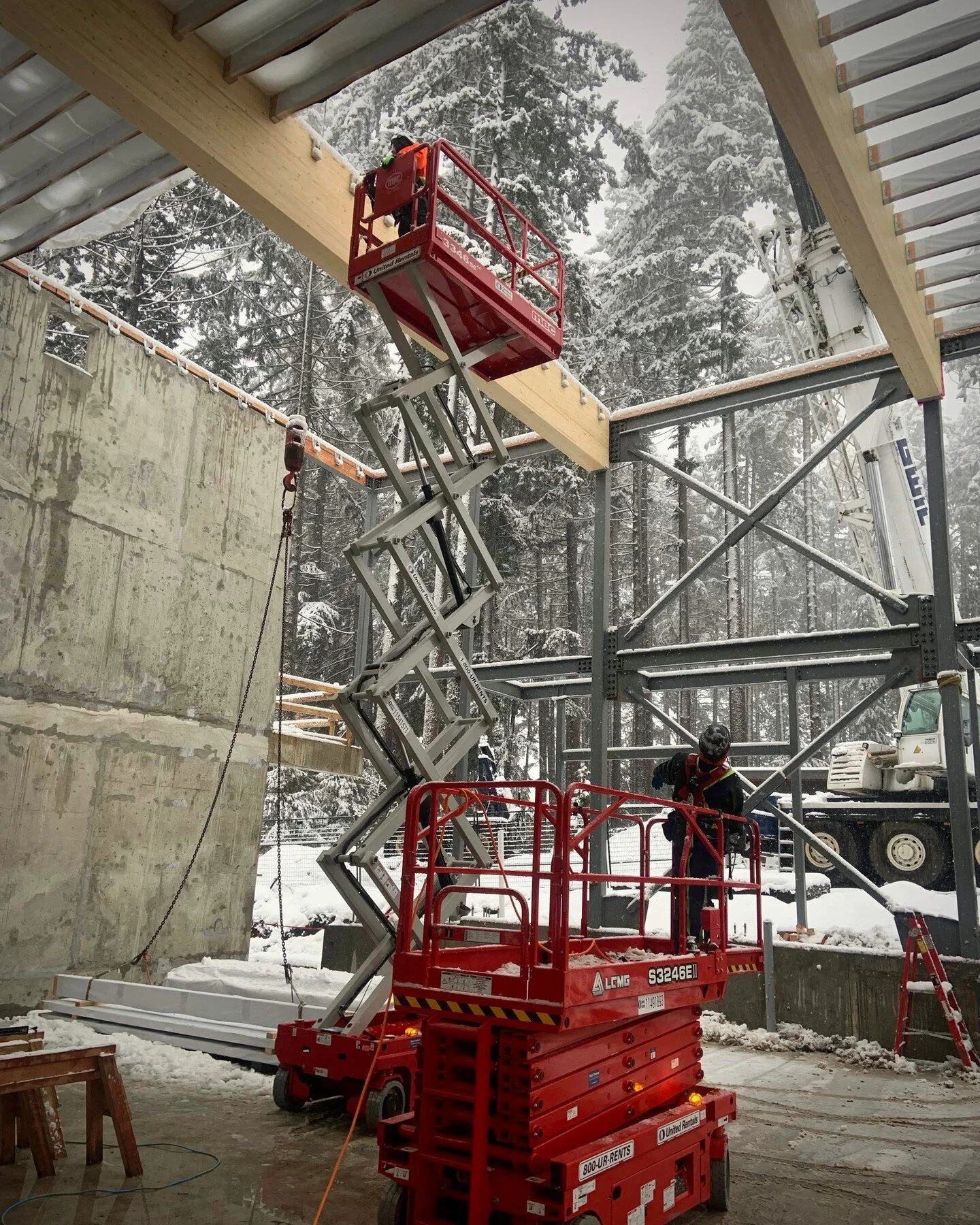 🎶 Workin' in a winter wonderland....⁠
⁠
It's SNOW much fun 😒⁠
⁠
⁠
Lelǝm̓ Community Centre⁠
⁠
@musqueamcapital ⁠
@lelemliving ⁠
@francl_arch⁠
@fastepp ⁠
@turner_cdn⁠
⁠
#lelemliving #musqueamnation #masstimber #glulam #NLT #naillaminatedtimber #timbe