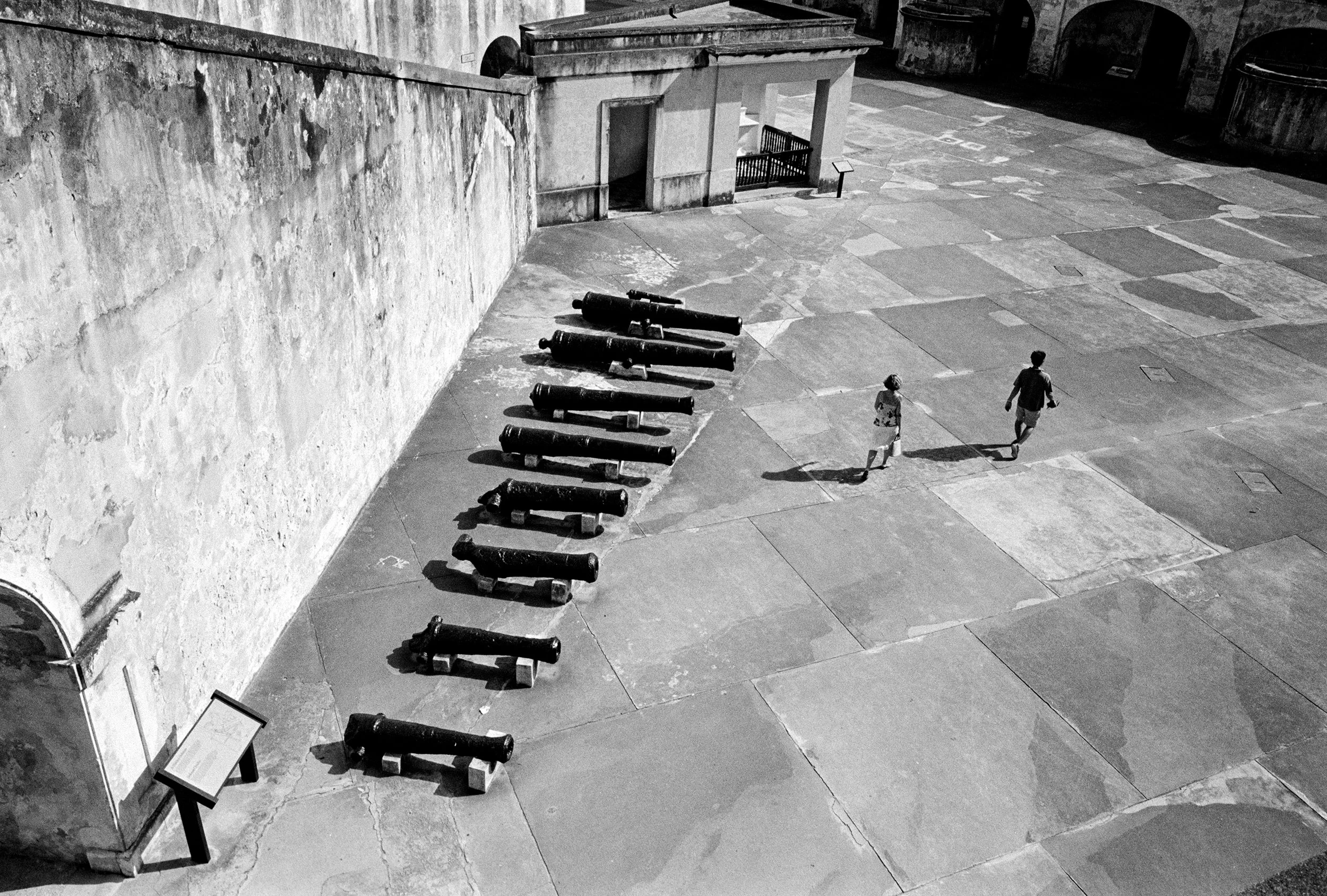 snaps_cannons-in-fort-retouched.jpg