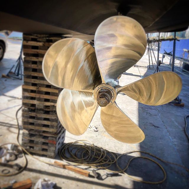 Propellers back on our yacht after being balanced #yachtmaintenance #yardperiod #yacht #pordesmarineservices #propeller #propspeed