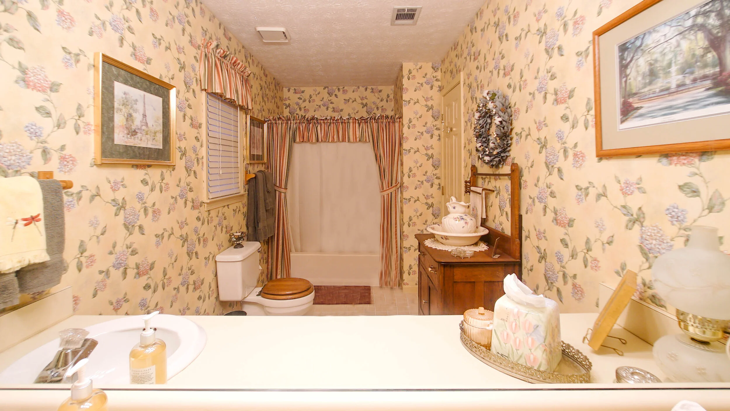 Upstairs Bathroom.jpg