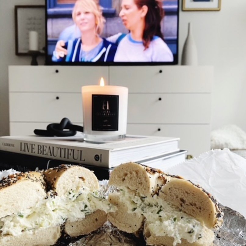 What Saturday mornings are made of! Bagel, Bridesmaids and burning @hotelcollection_ California Love candle. #ad
I've been searching for the perfect summer candle, and this scent turns this little apartment into an oasis. It really does make me feel 