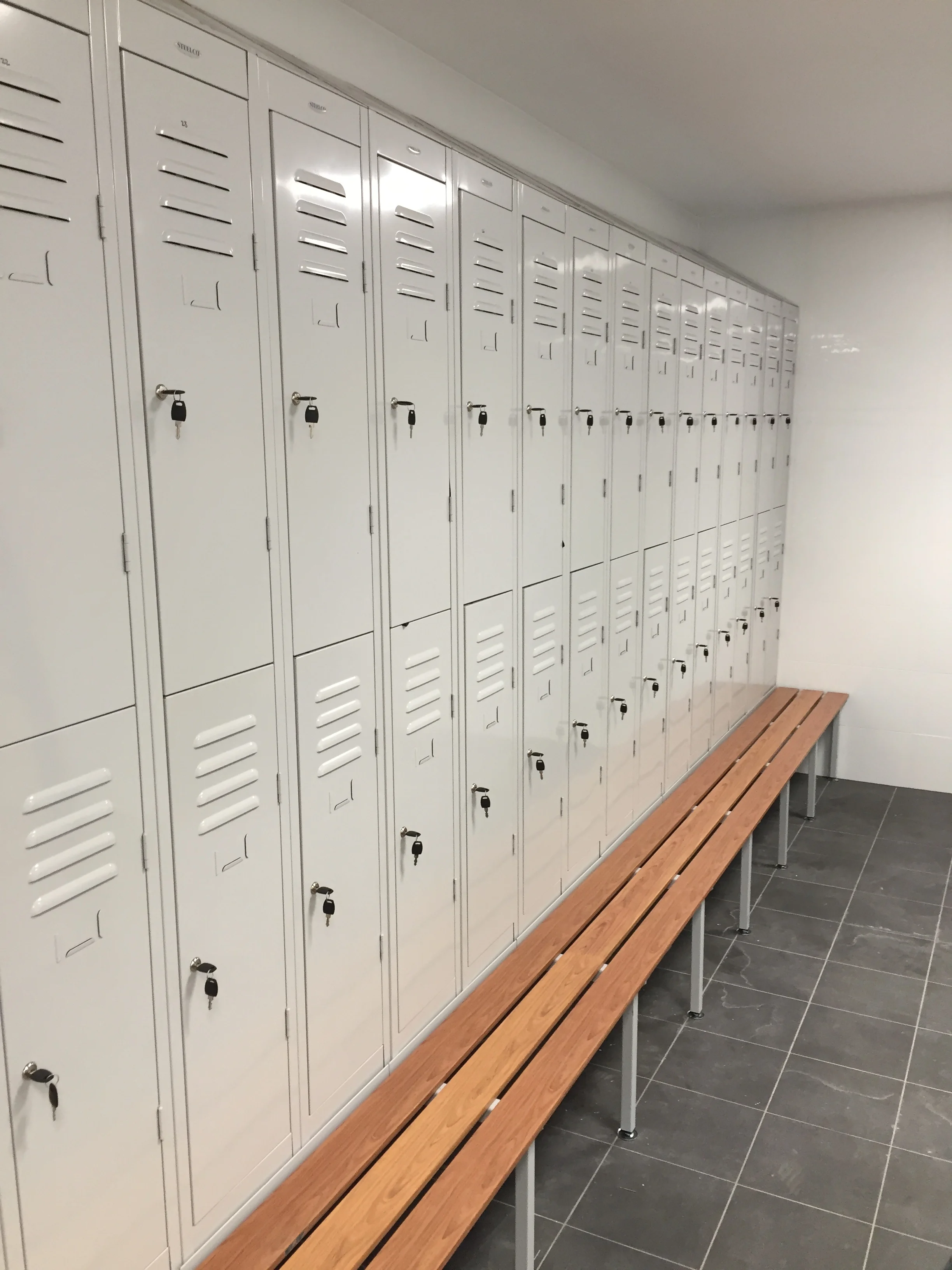LOCKERS — Steelco