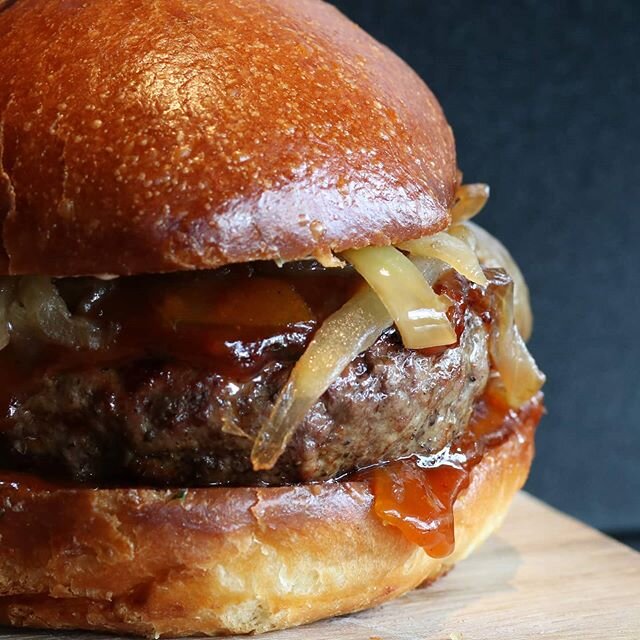 It's always appropriate to start the week with a delicious juicy Burger.. Our Delicious BBQ Burger

#burgers #burger #food #foodporn #foodie #instafood #fries #burgerporn #cheeseburger #hamburger #yummy #delicious #beer #lunch #foodphotography #dinne