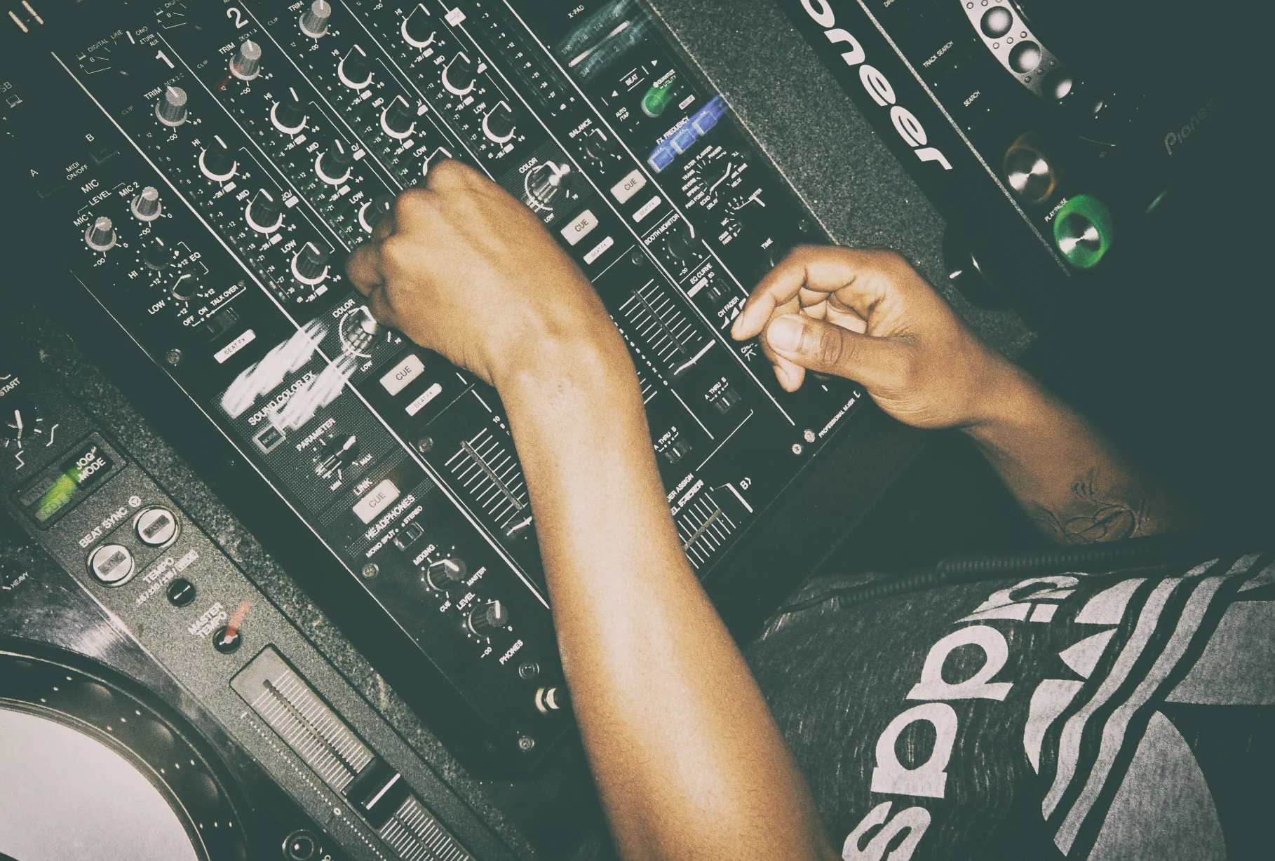 DJLAG4.jpg