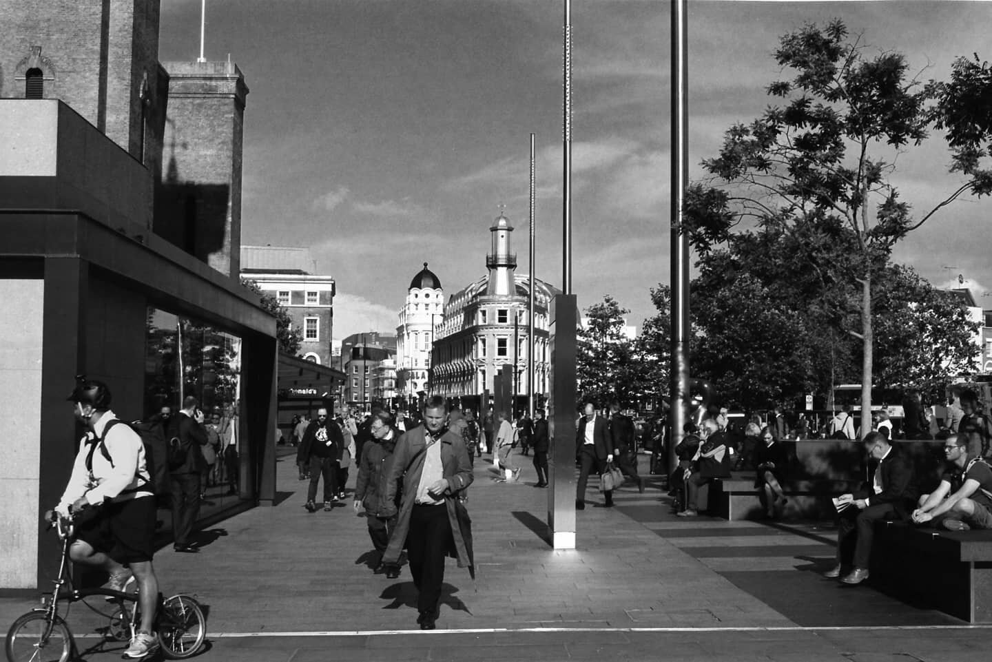 A walk through London. Shot on film. #canoneos650 #london #london🇬🇧 #londonlife #filmphotography #filmphotographer #blackandwhite #monochrome #urbanphotography #streetphotography #analogphotography #cameracollector #filmlifevlog #filmphoto #35mm #3