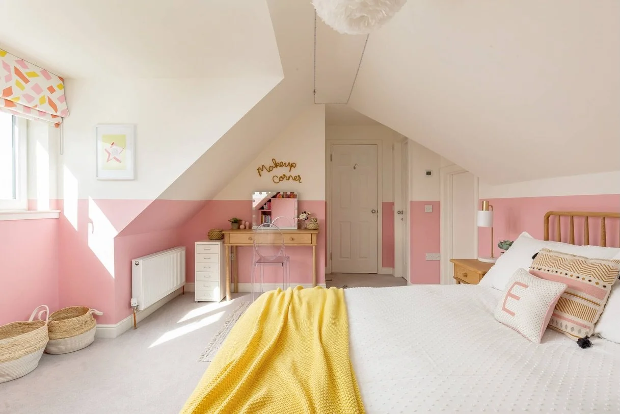Pink to make the boys wink - Happy Valentines Day 💕 

Paint colour @farrowandball - Nancy Blushes

#pinkbedroom 
#eavesbedroom 
#preteenbedroomdecor 
#loftliving 
#pinkpinkpink