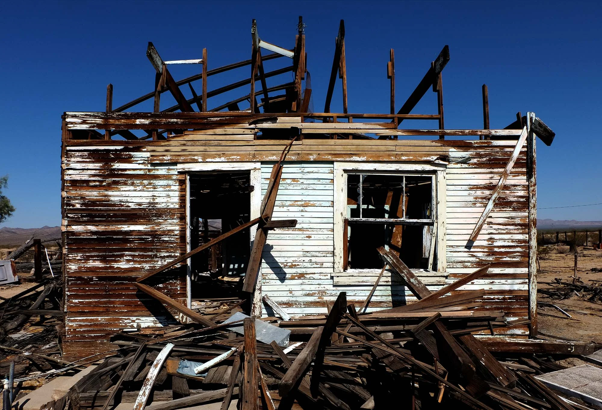 ABANDONED HUT DESERT 4.jpg