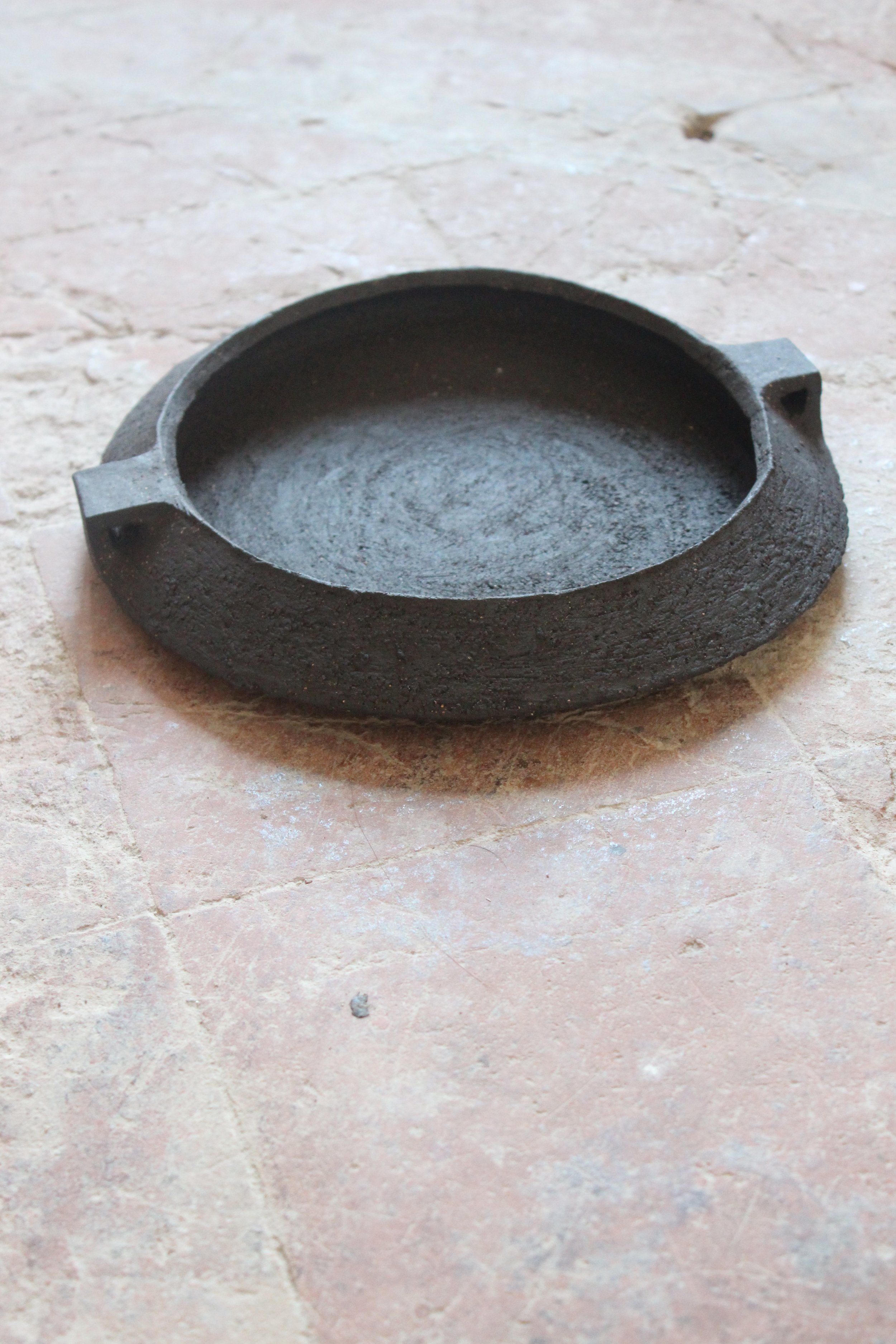 Coupe grès noir chamotté Studio Enoia