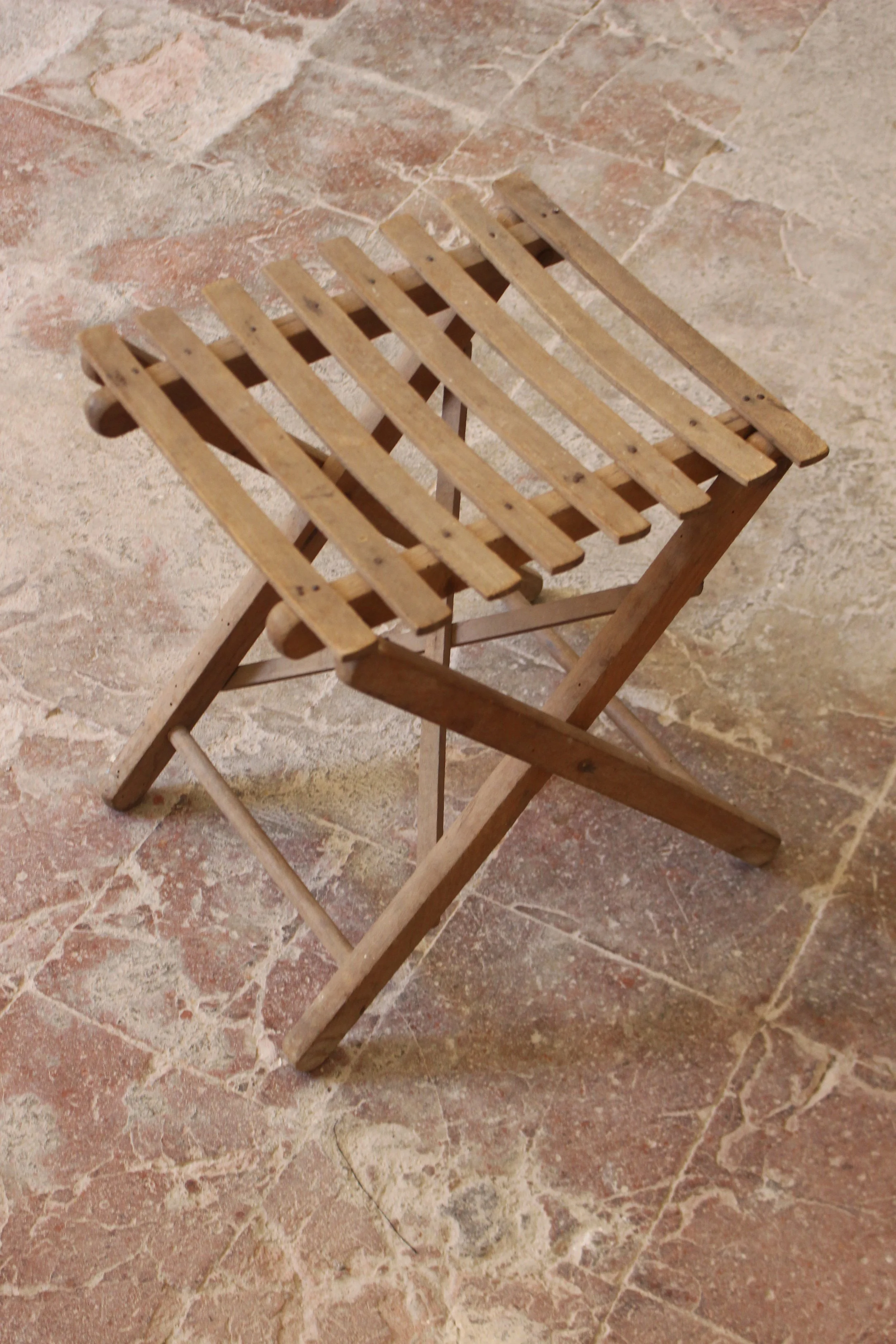 Tabouret pliant en bois