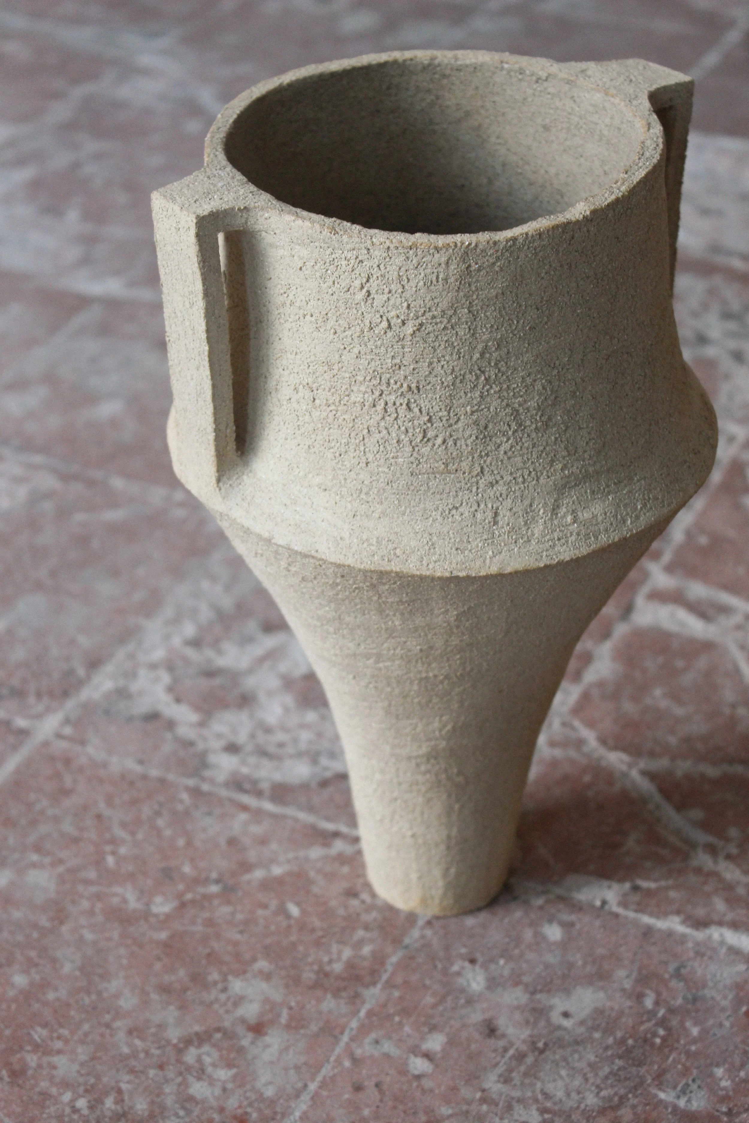 Amphore à corps tronconique couleur naturelle Studio Enoia Doux Août