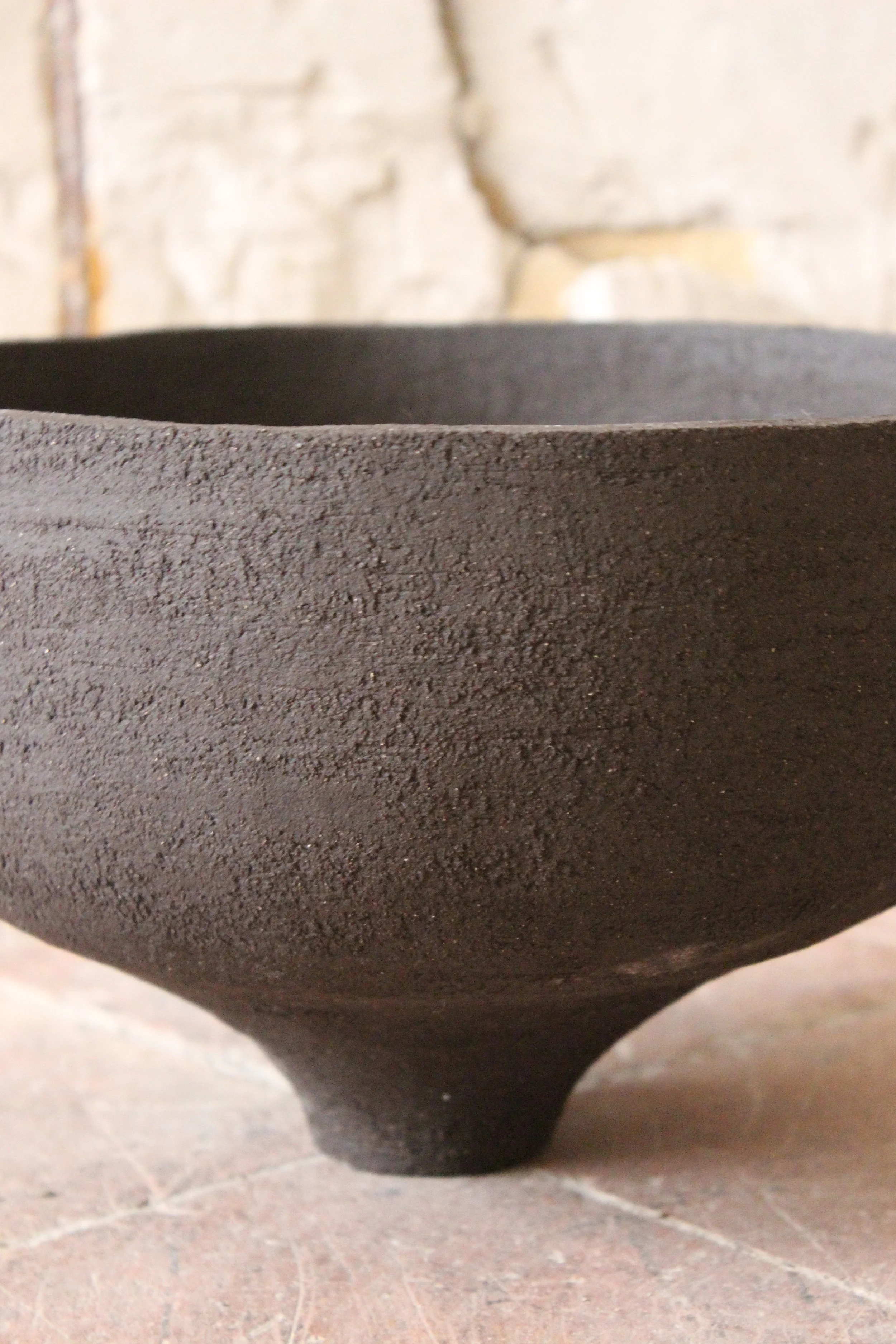 Vase en grès noir chamotté Studio Enoia Doux Août