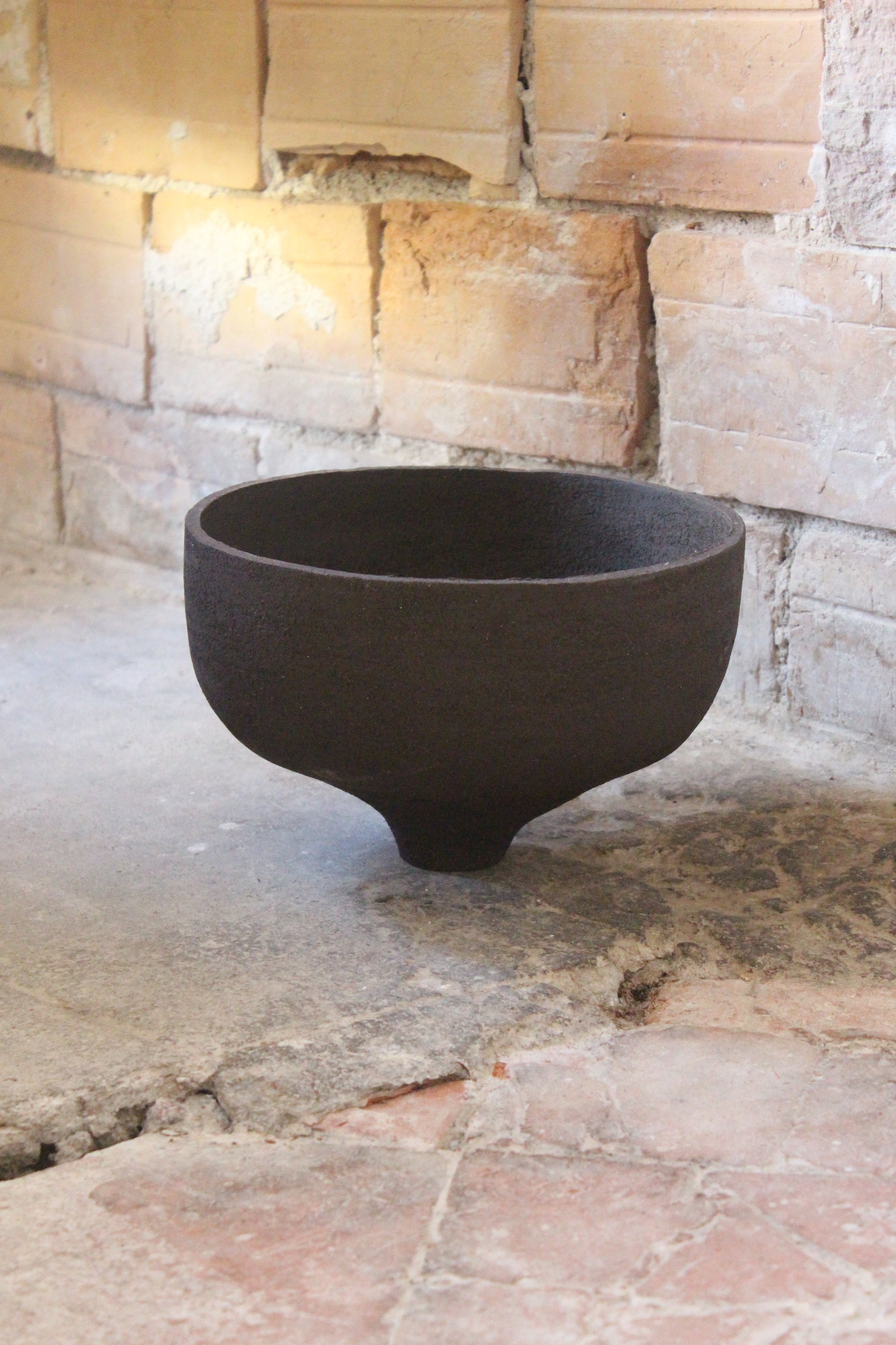 Vase en grès noir chamotté Studio Enoia Doux Août