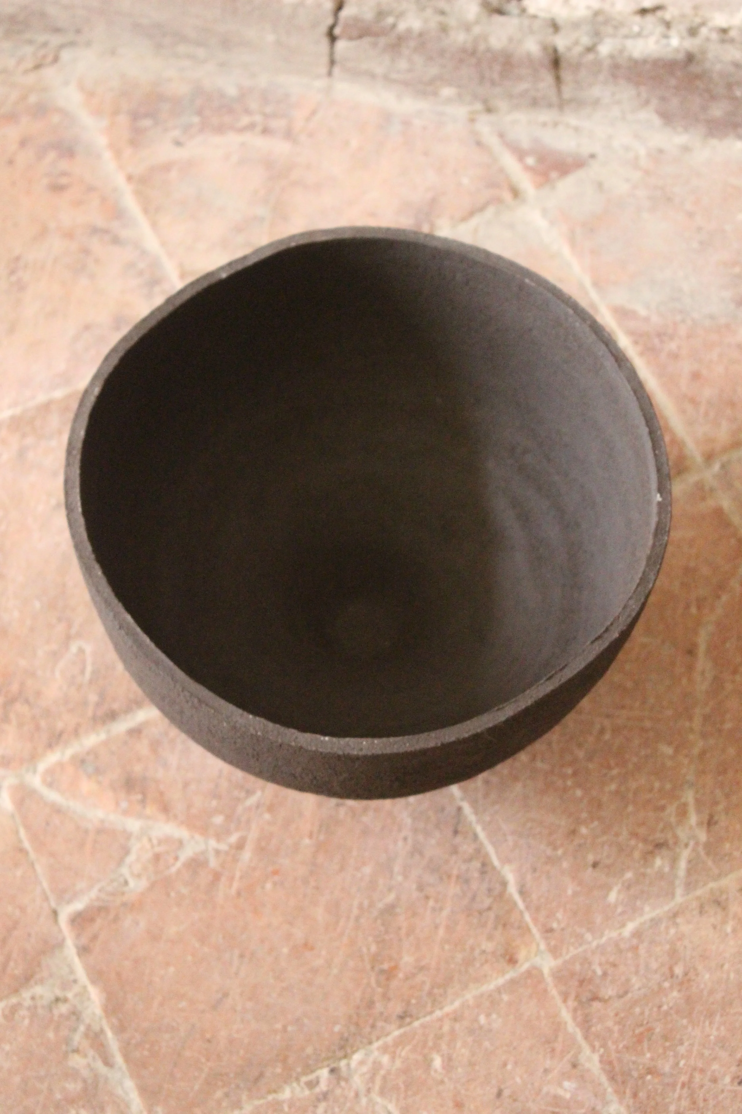 Vase en grès noir chamotté Studio Enoia Doux Août