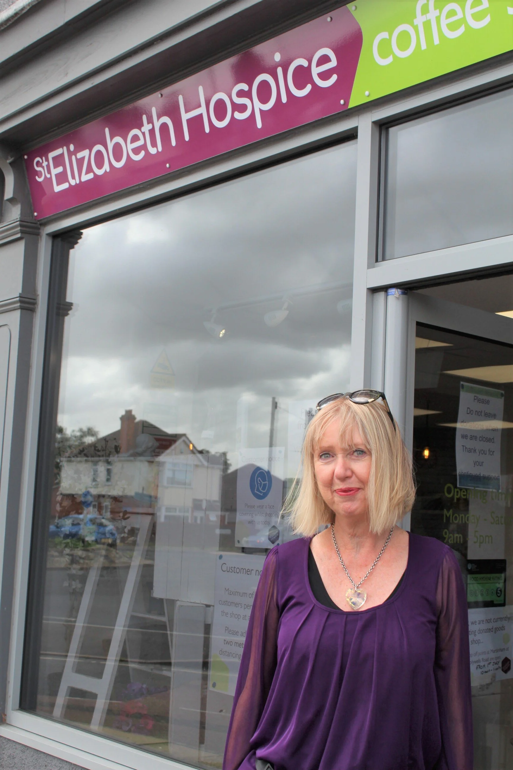 CHARITY SHOP GURU, PRELOVED CHICA, VISITS ST ELIZABETH HOSPICE STORES