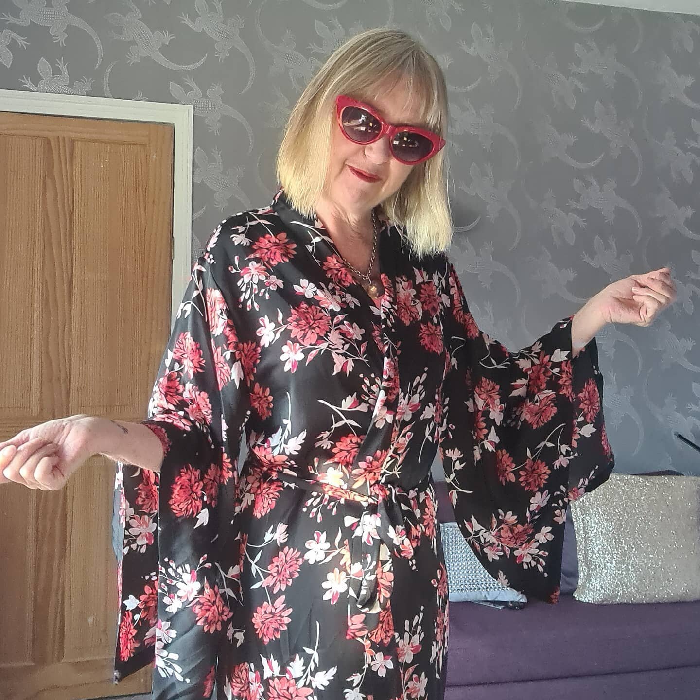 Preloved satin kimono from @stelizabethhospice Duke Street shop. Supporting #secondhandseptember 

More https://suffolkwire.co.uk/charity-community/charity-shop-guru-preloved-chica-visits-st-elizabeth-hospice-stores

#preloved
#slowfashionseason
#cha