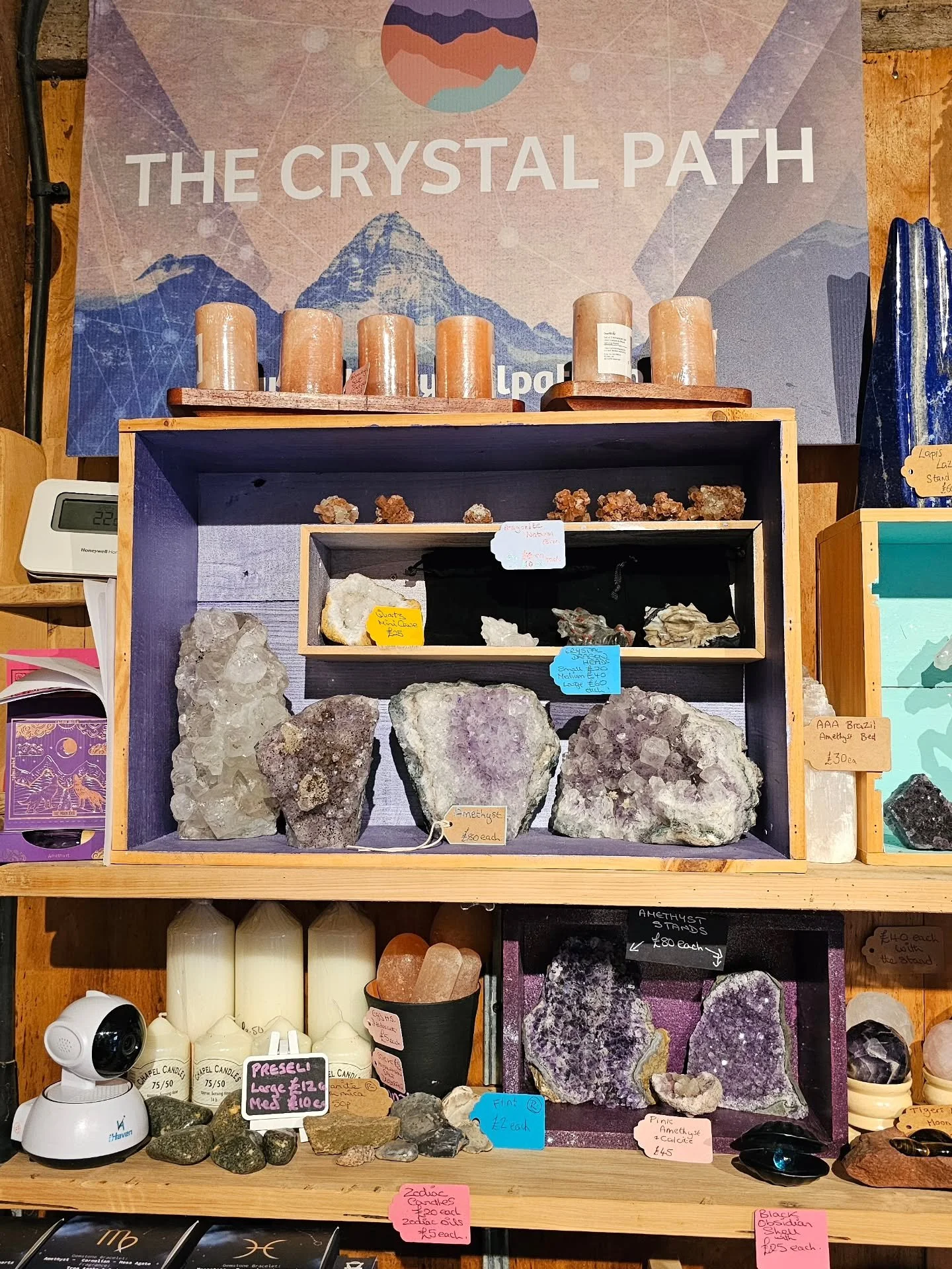 Crystal connections from Bahrain To Bury St Edmunds. 

Thanks Julie from @juliesconsciousconnections for introducing me to your lovely friend @sarah.worboys. 

Connecting across the miles, Middle East to Suffolk.

We chatted about Indonesia, crystals