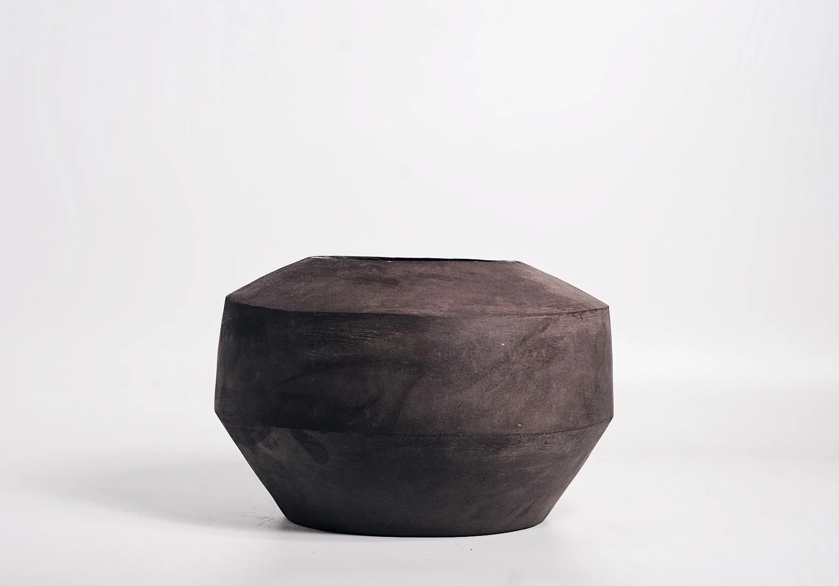 2_Planter-flatbottom-schwarz-2corners-3.jpg
