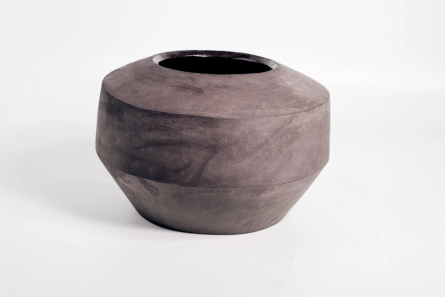 2_Planter-flatbottom-schwarz-2corners-4.jpg