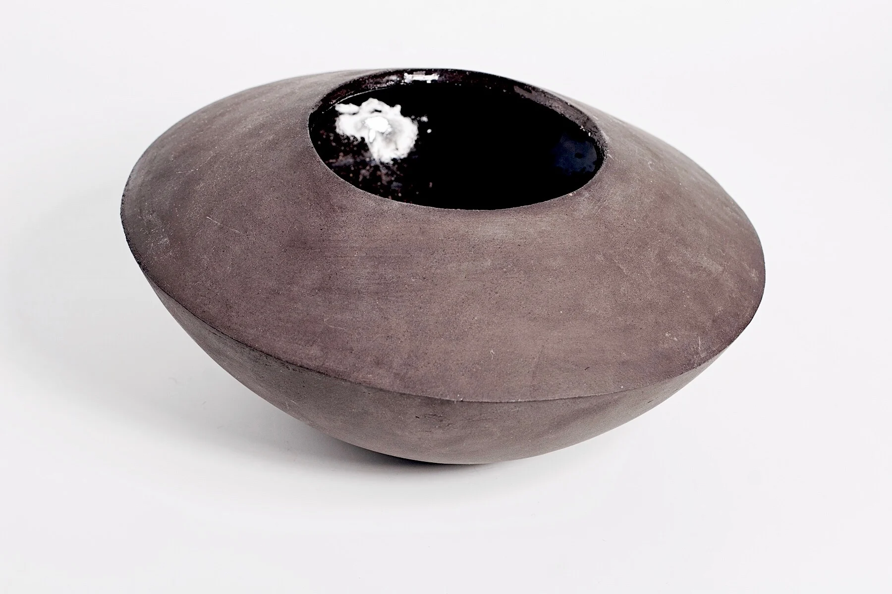 4_Planter-roundbottom-schwarz-klein-3.jpg