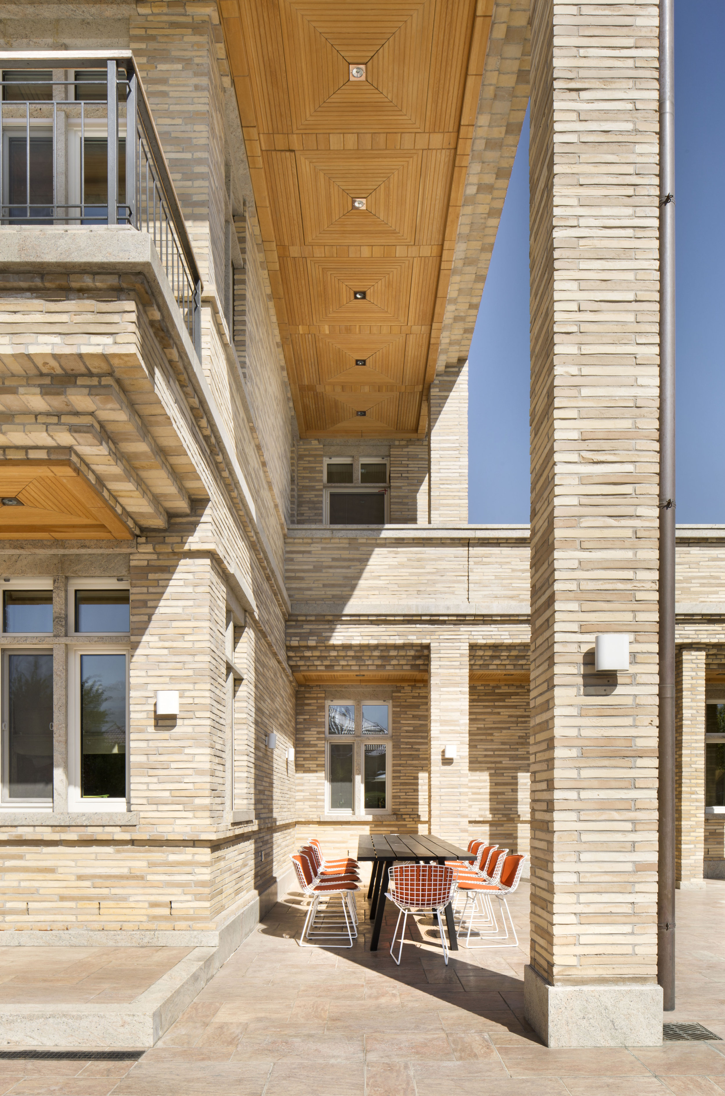 miras-villa_private-architecture-interior-design_coordination-berlin_02.jpg