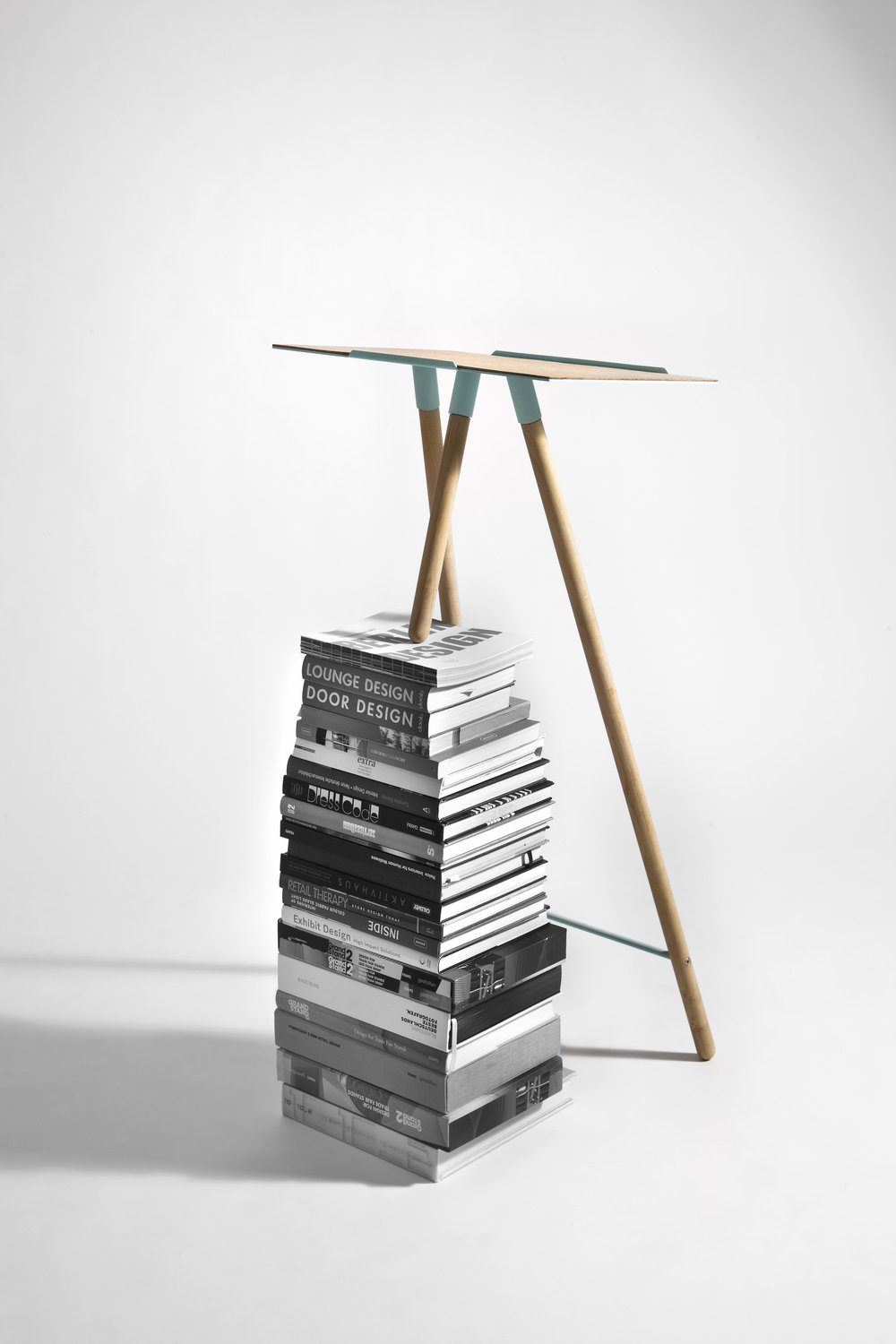 11_thread-family-higher-desk_furniture-design_coordination-berlin.jpg