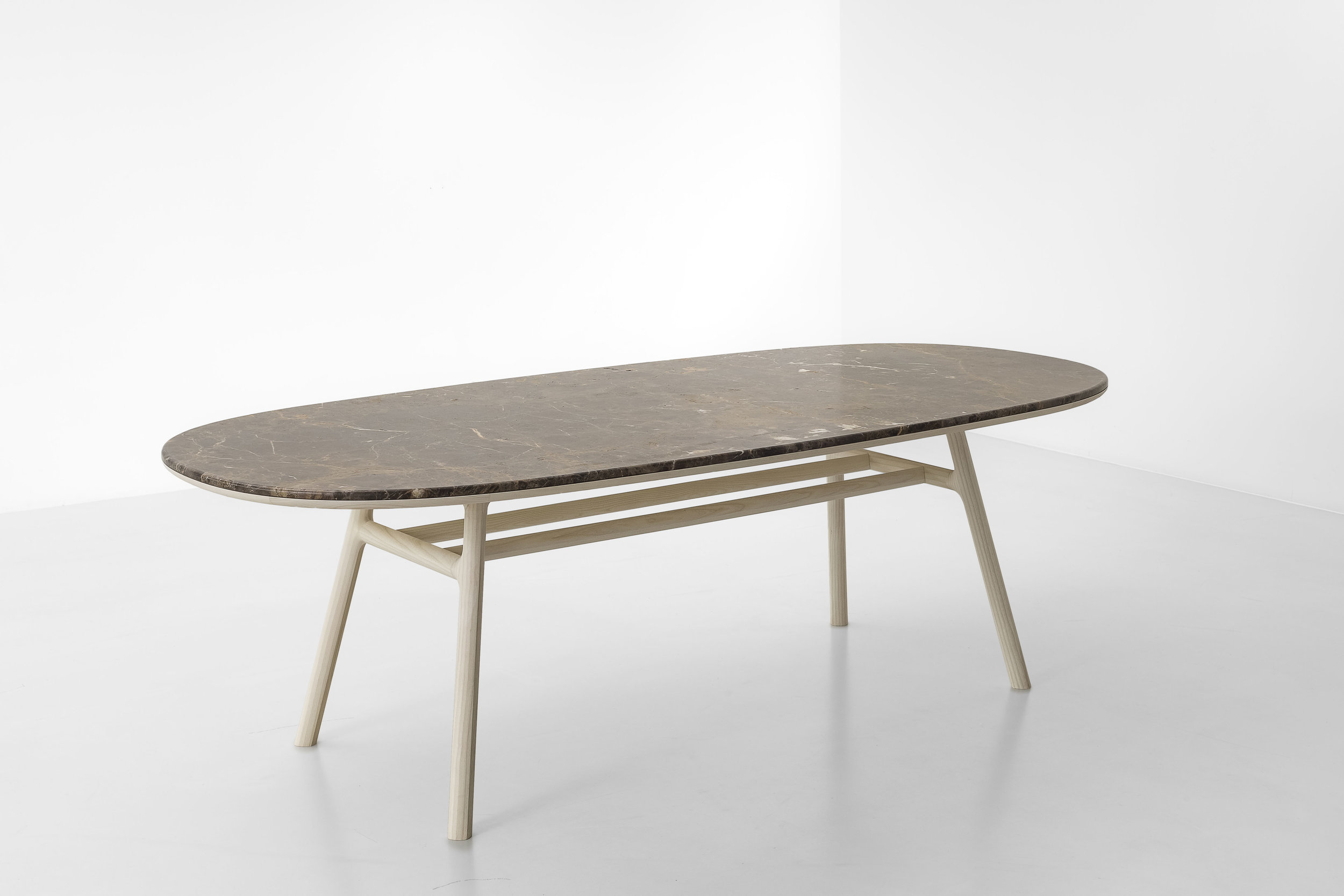 medeo-table_furniture-design_coordination-berlin_02.jpg