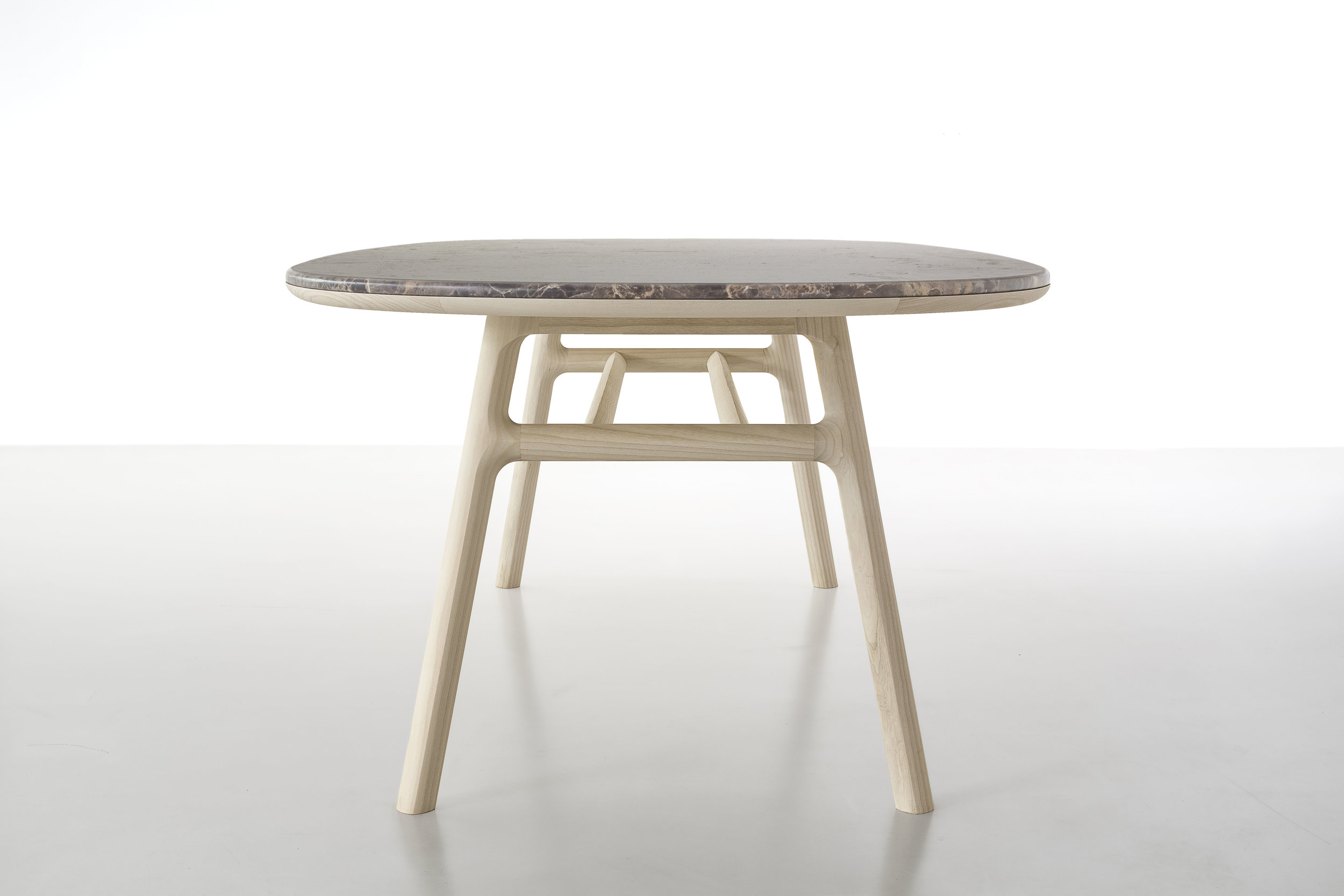 medeo-table_furniture-design_coordination-berlin_03.jpg