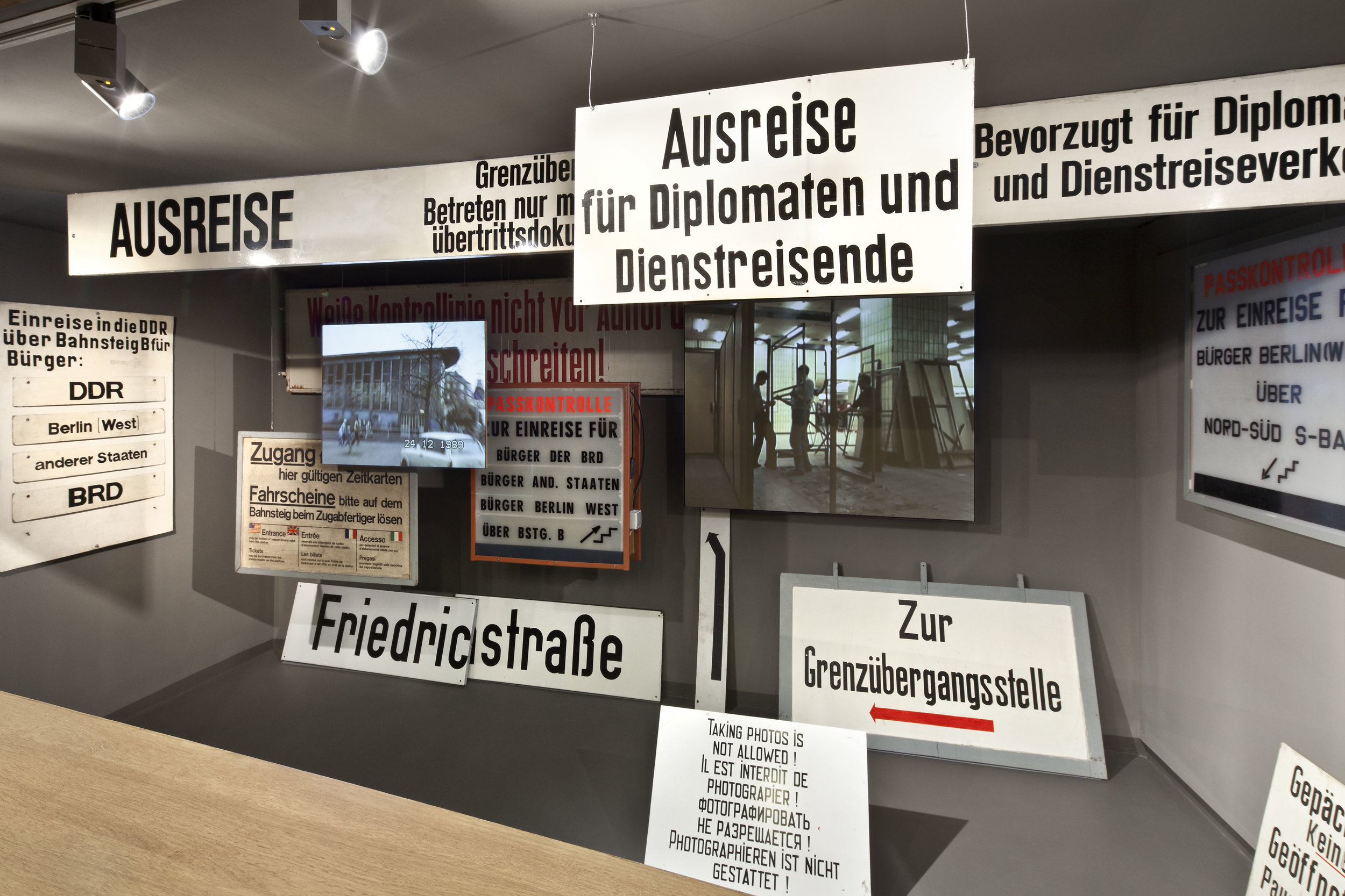 traenenpalast_museum-exhibition-design_coordination-berlin_05.jpg