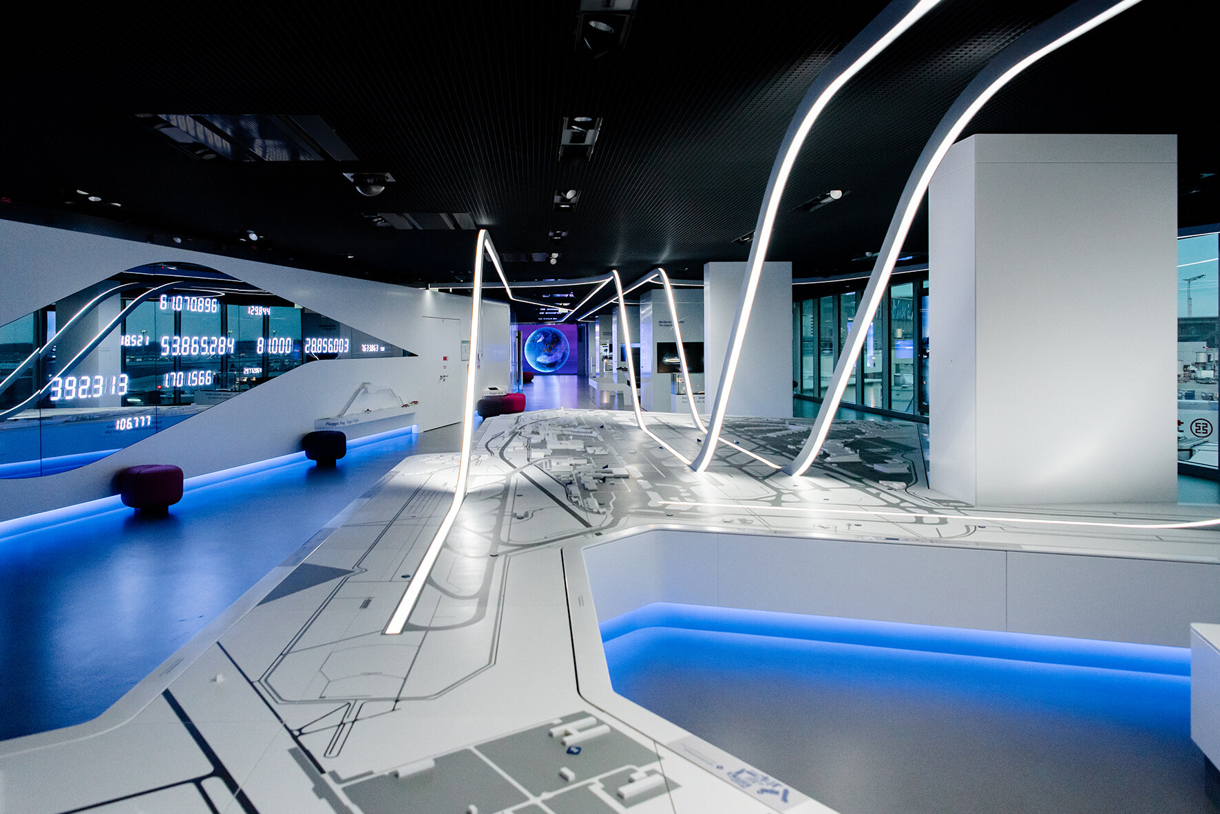 Frankfurt_Airport_visitor_centre_exhibition-design_coordination-berlin_01.jpg