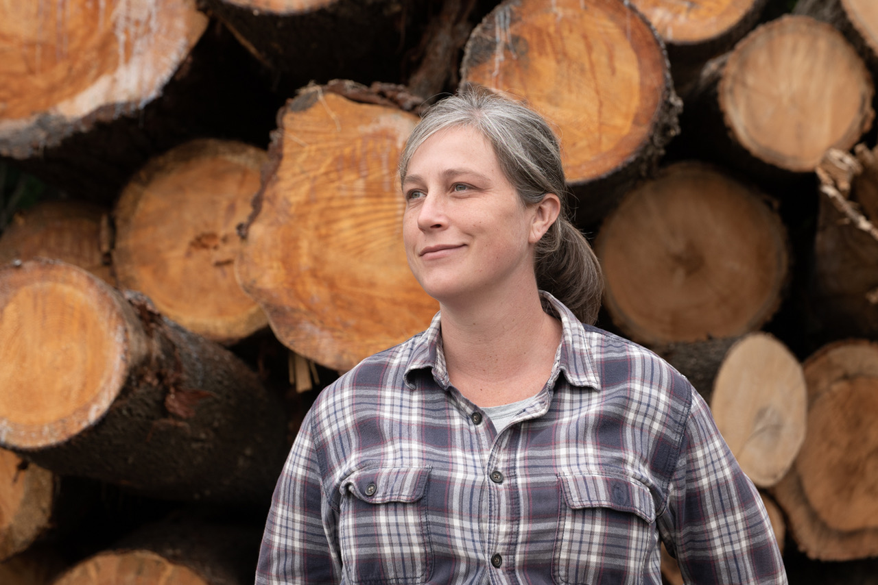 Lauren Williams, President Lauren married into the Williams family and lives in the original Overlook farmhouse with her husband, Jon, and their son. Her professional experience includes serving as Operations Manager and Education Manager for the Massachusetts Farm to School Project, donor relations work for NOLS, field and retail farm work at a handful of Massachusetts farms, and writing and editing a range of materials (newsletters, grants).