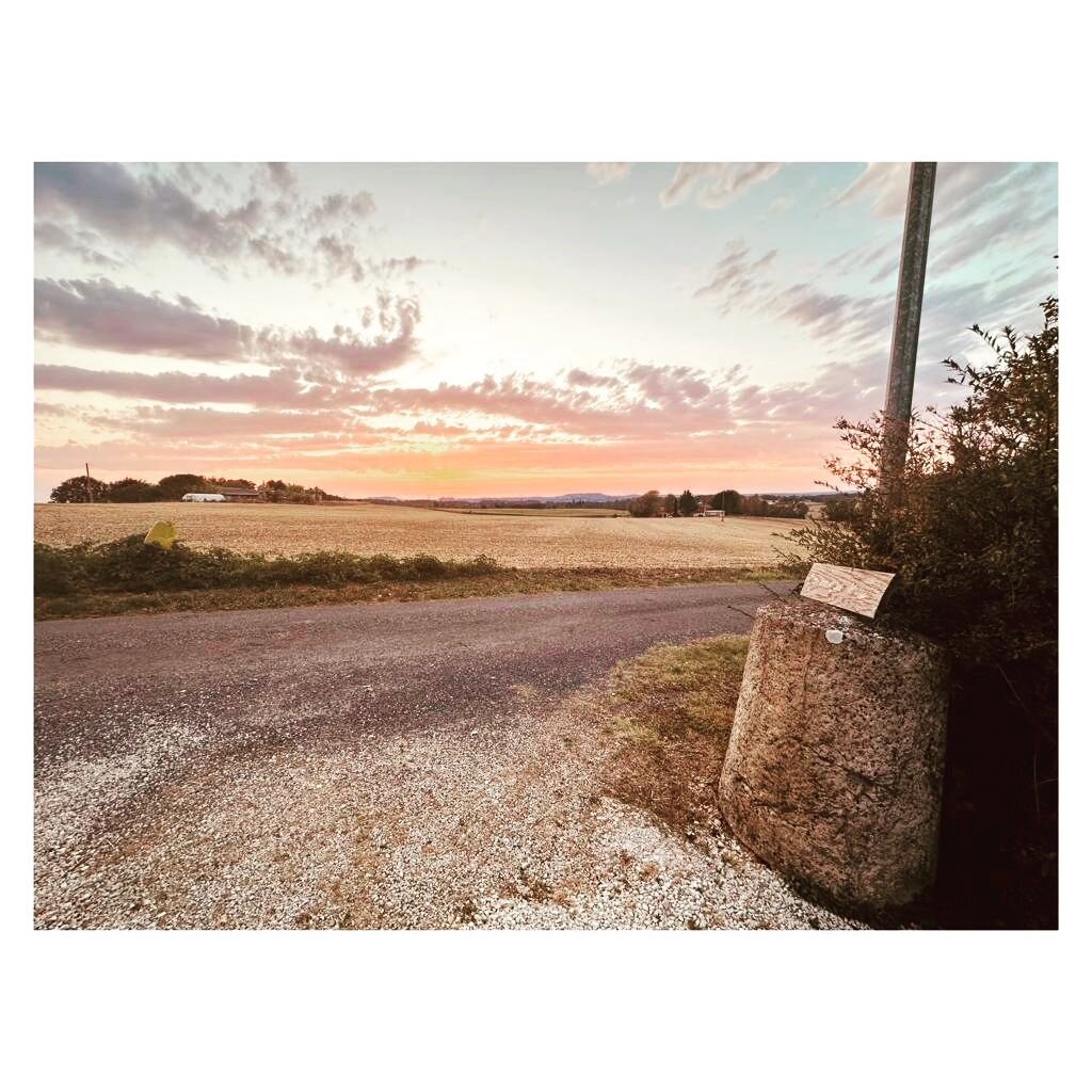 Another magical Summer of sunset moments done 🌅🔆 Until next year... 

#france #bourlens #frenchholiday #frenchhome #frenchhouse #frenchholidayhome #frenchholidays #frenchholiday #francefarmhouse #holiday #frenchvibes #frenchchic #frenchstyle #frenc