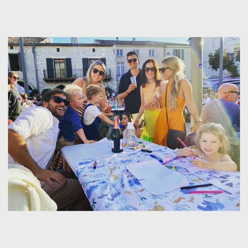 Fete nighting with friends 🎉🇫🇷 #France #frenchfete #fete #fetenight #frenchlife #frenchstyle #frenchholidayhome #frenchholidays #frenchsummeradventure