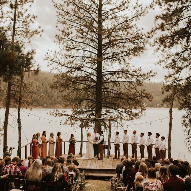 cannot believe that this was a year ago! this day expressed the two of them SO perfectly; from their sweet vows and shared communion, to all their decorations and food to represent their home in washington anddd even handpicking apples for their gues