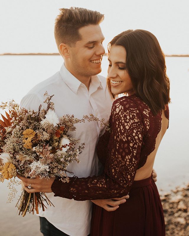 caught the most gorgeous sunset with these two yesterday &amp; it was a DREAM. ✨ last year i took their portraits and now a year later they are engaged and I&rsquo;m so so happy for them! shout out to @bloombabyflorals for the most beautiful bouquet 