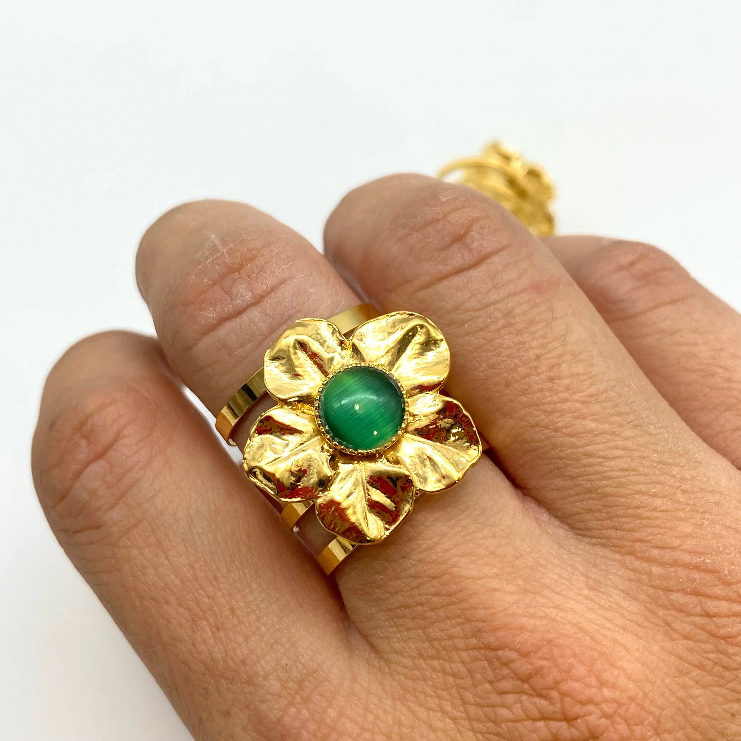 8BED6B00-54B3-46B4-9406-E7EEFD9B0EC5