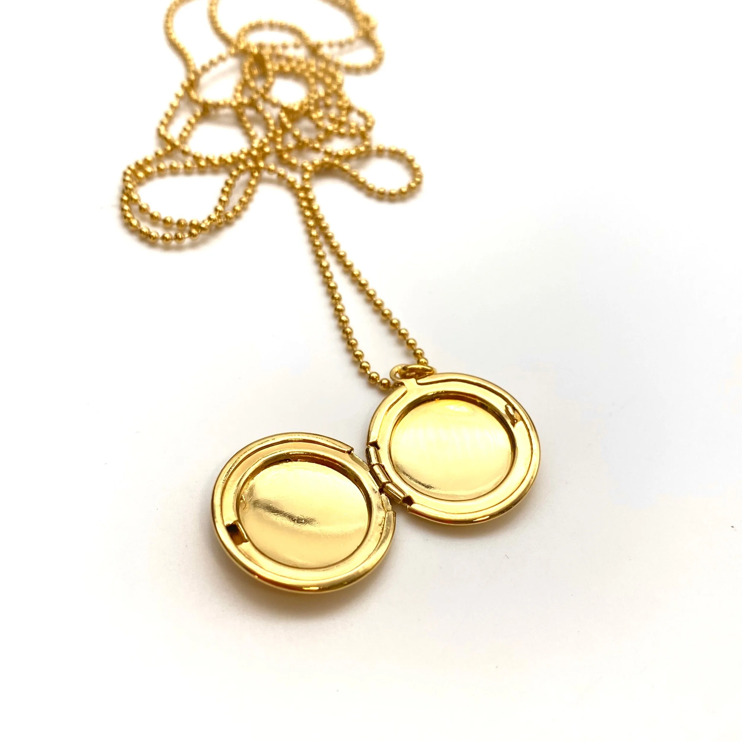 D5581F37-9E48-4084-9FC8-2D4E62B8C046