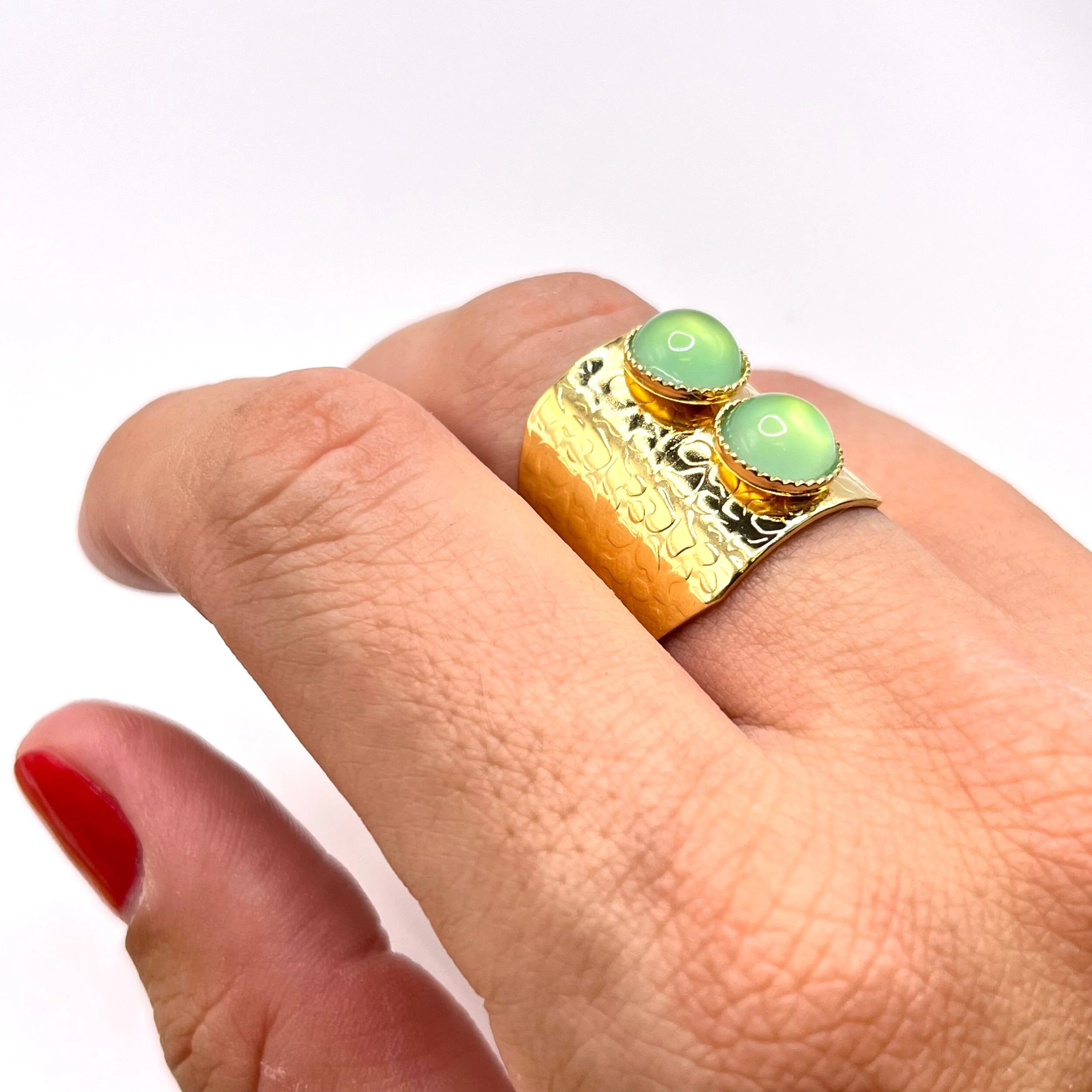 F09B78D4-7438-438D-97AA-D4FE5C956849