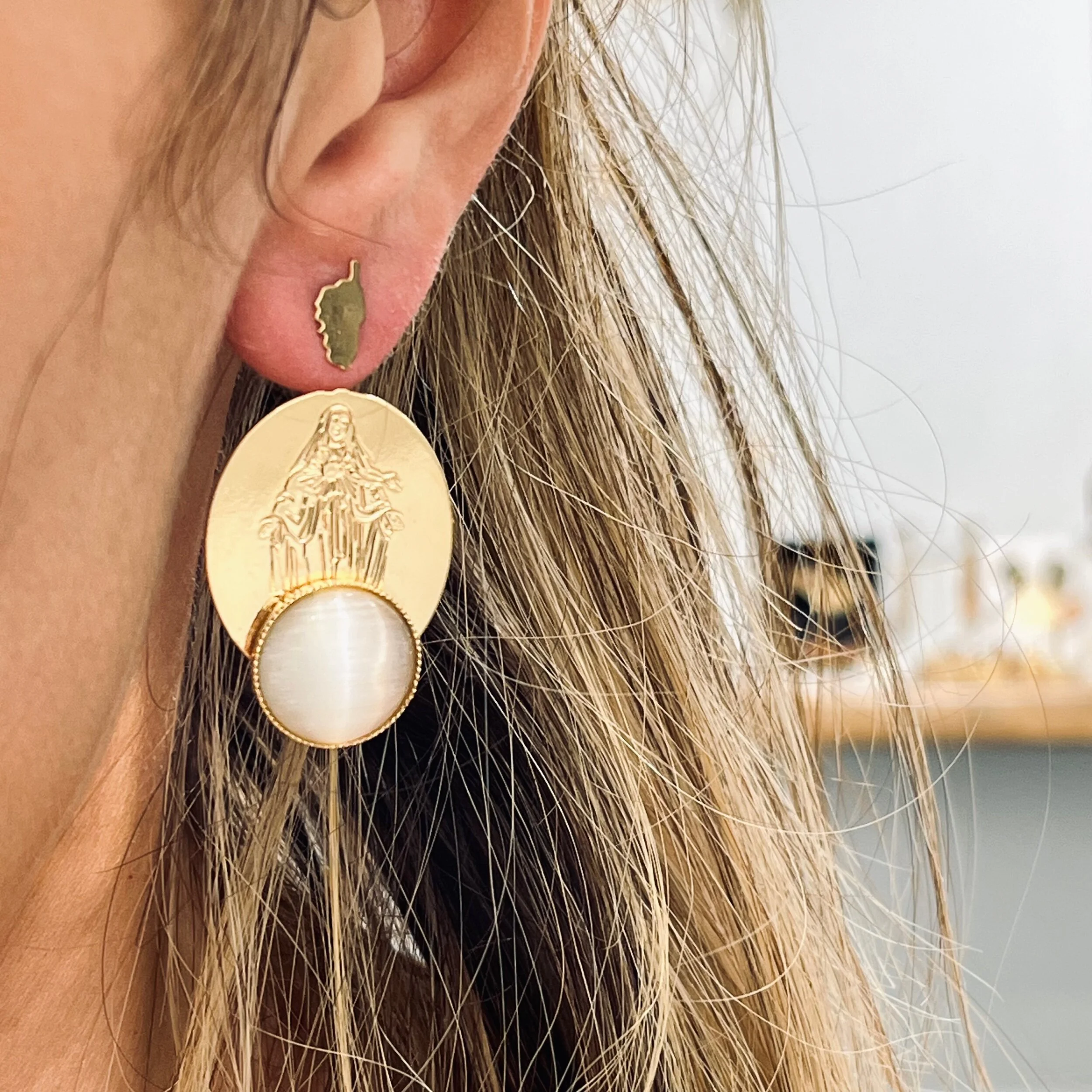 73AAB551-97CE-484C-934C-AB6F59081B3C