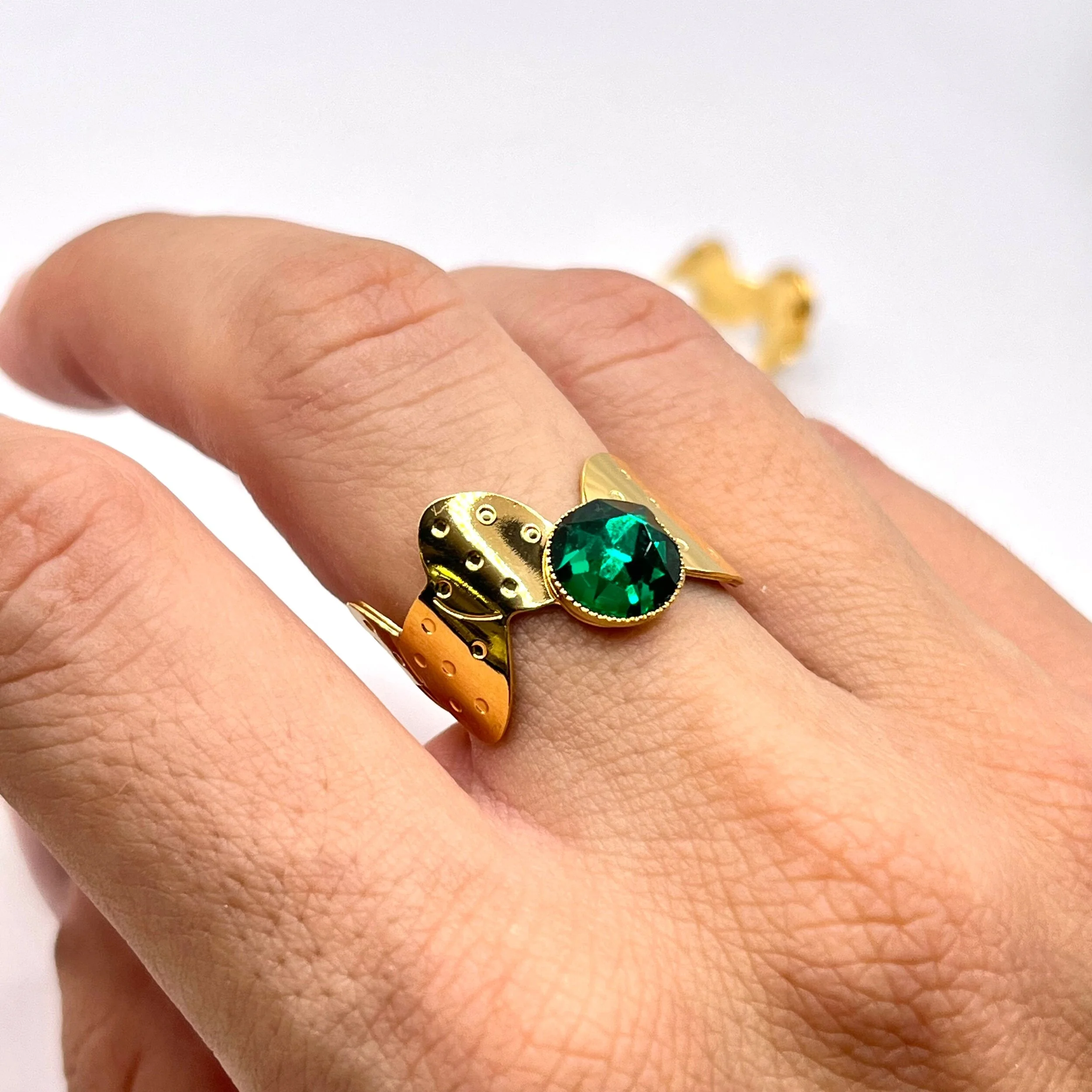 5F164CB5-550C-4940-9AC9-5001FF15D754